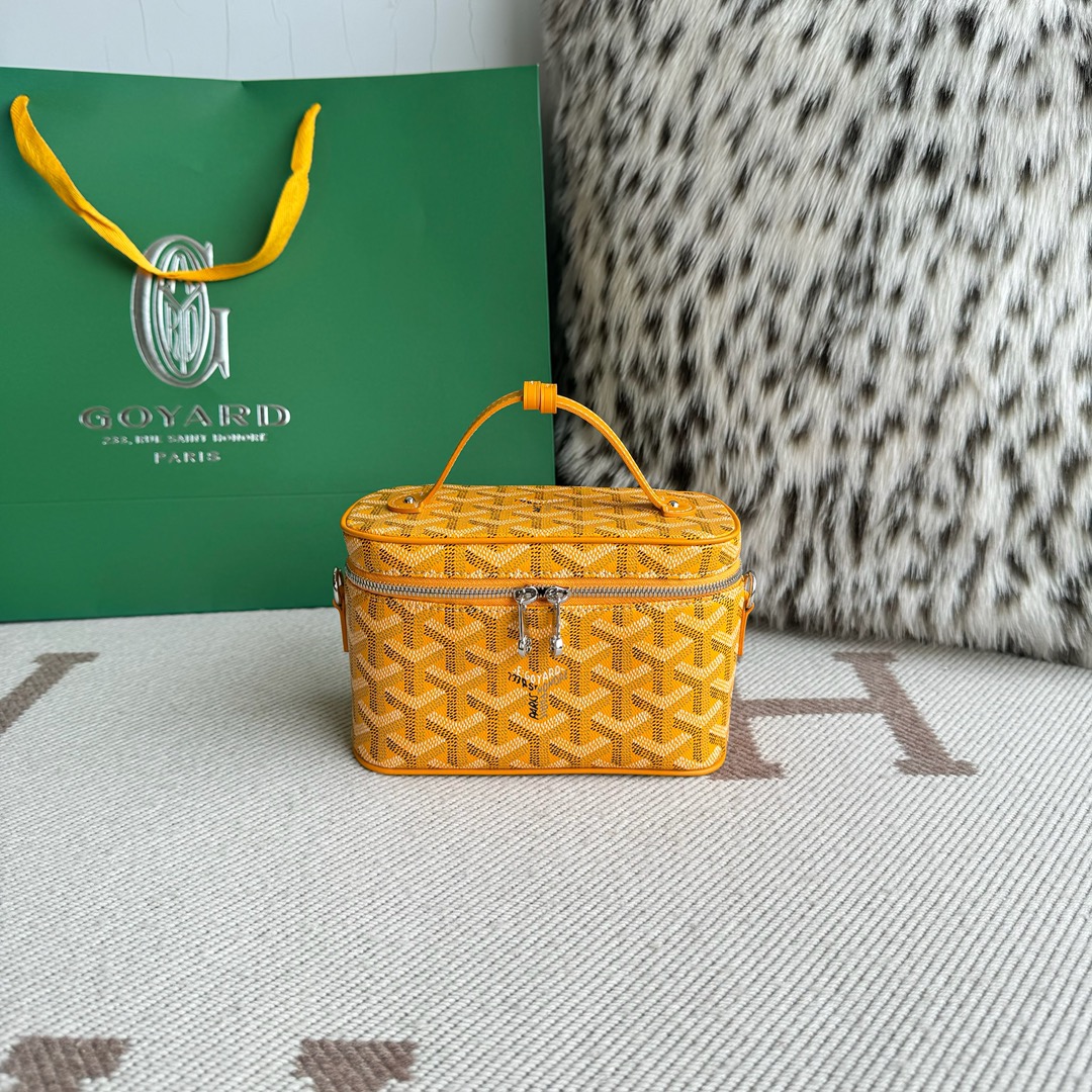 Bagsaaa G09ard Muse vanity case in yellow G09ardine canvas - 16cm