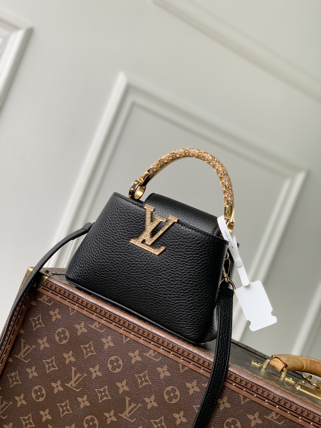Bagsaaa L0vis Vvtt0n Capucines Mini black Taurillon leather with rhinestone-embellished handle - 21cm