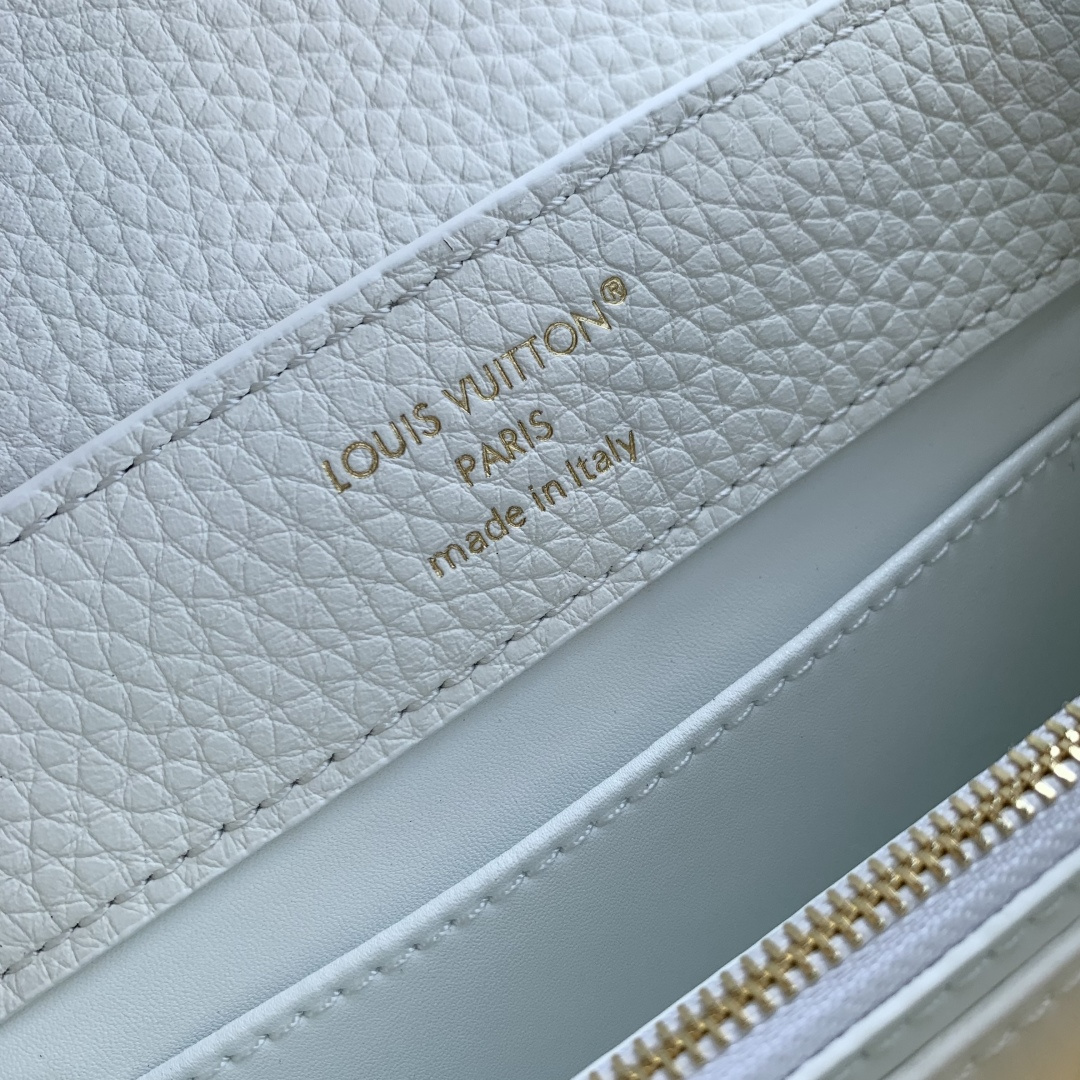 Bagsaaa L0vis Vvtt0n Capucines Mini white Taurillon leather with rhinestone-embellished handle - 21cm