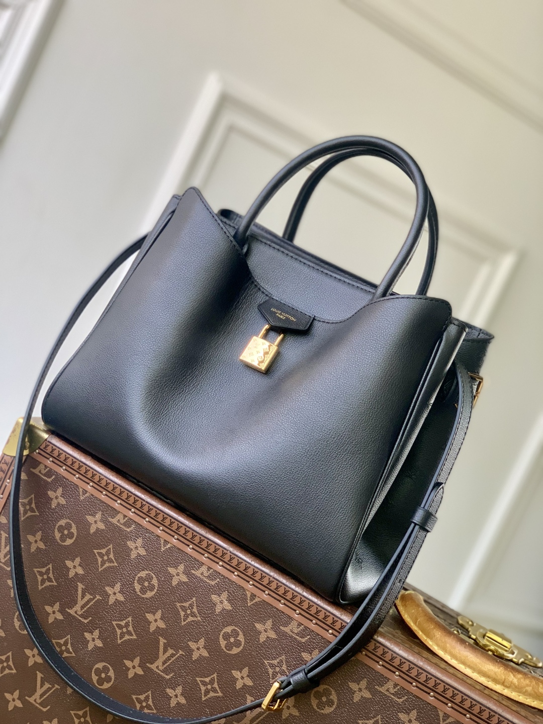 Bagsaaa L0vis Vvtt0n Vendôme PM bag in black calfskin leather - 28.5cm