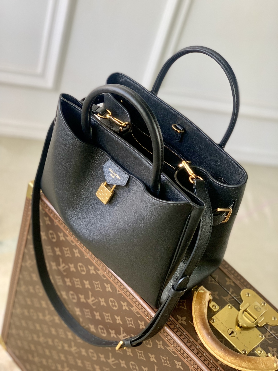 Bagsaaa L0vis Vvtt0n Vendôme PM bag in black calfskin leather - 28.5cm