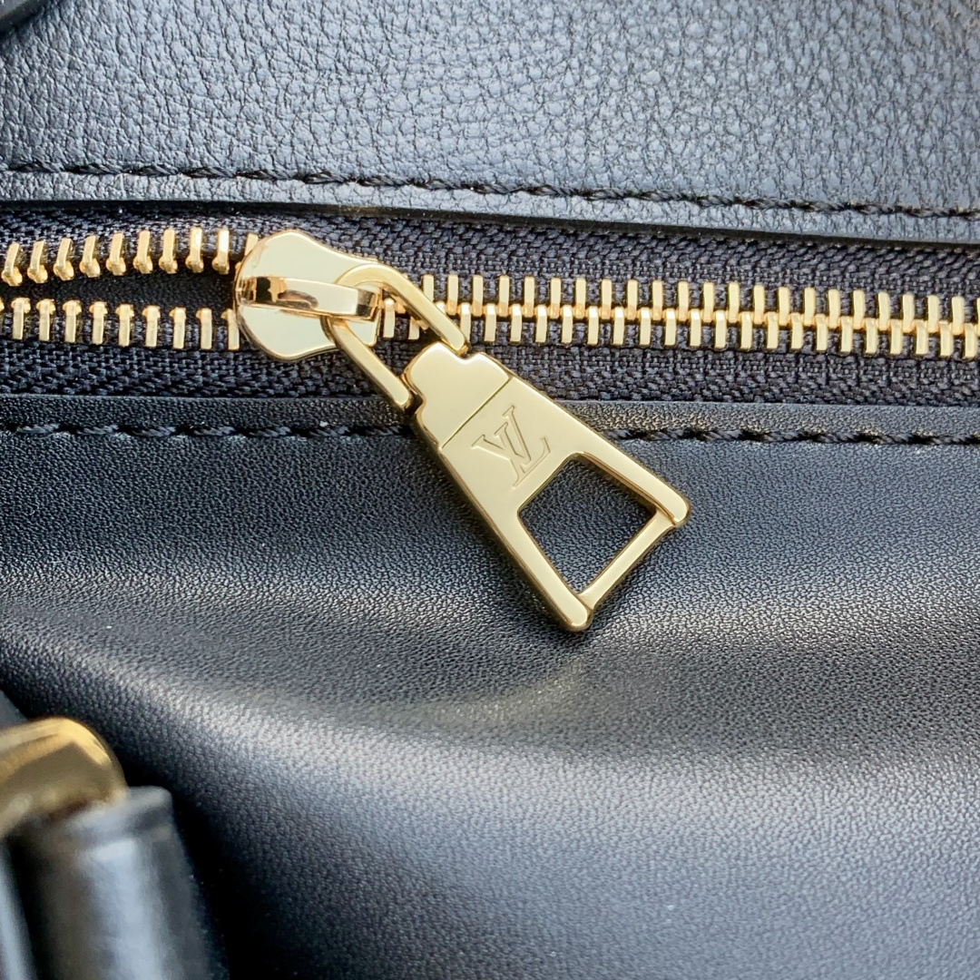 Bagsaaa L0vis Vvtt0n Vendôme PM bag in black calfskin leather - 28.5cm