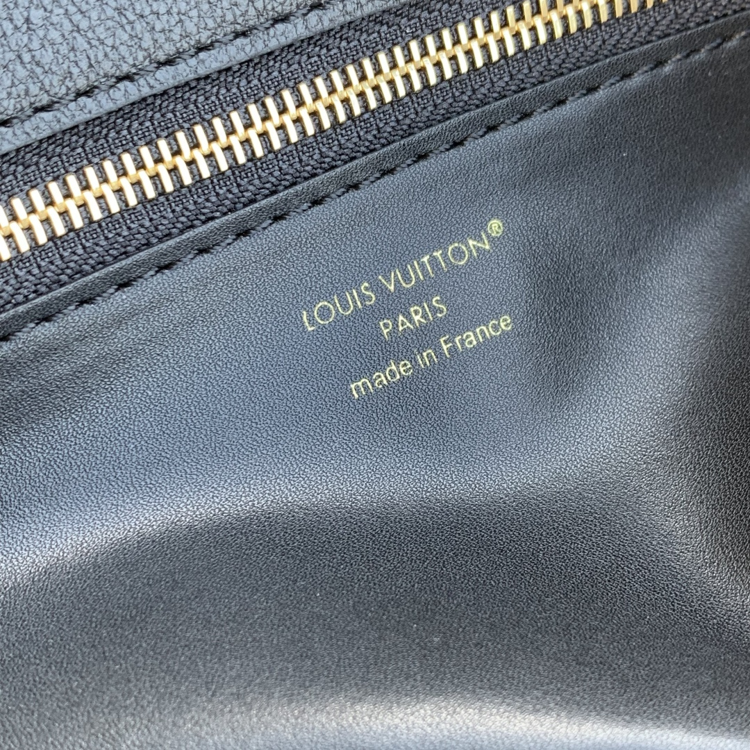 Bagsaaa L0vis Vvtt0n Vendôme PM bag in black calfskin leather - 28.5cm