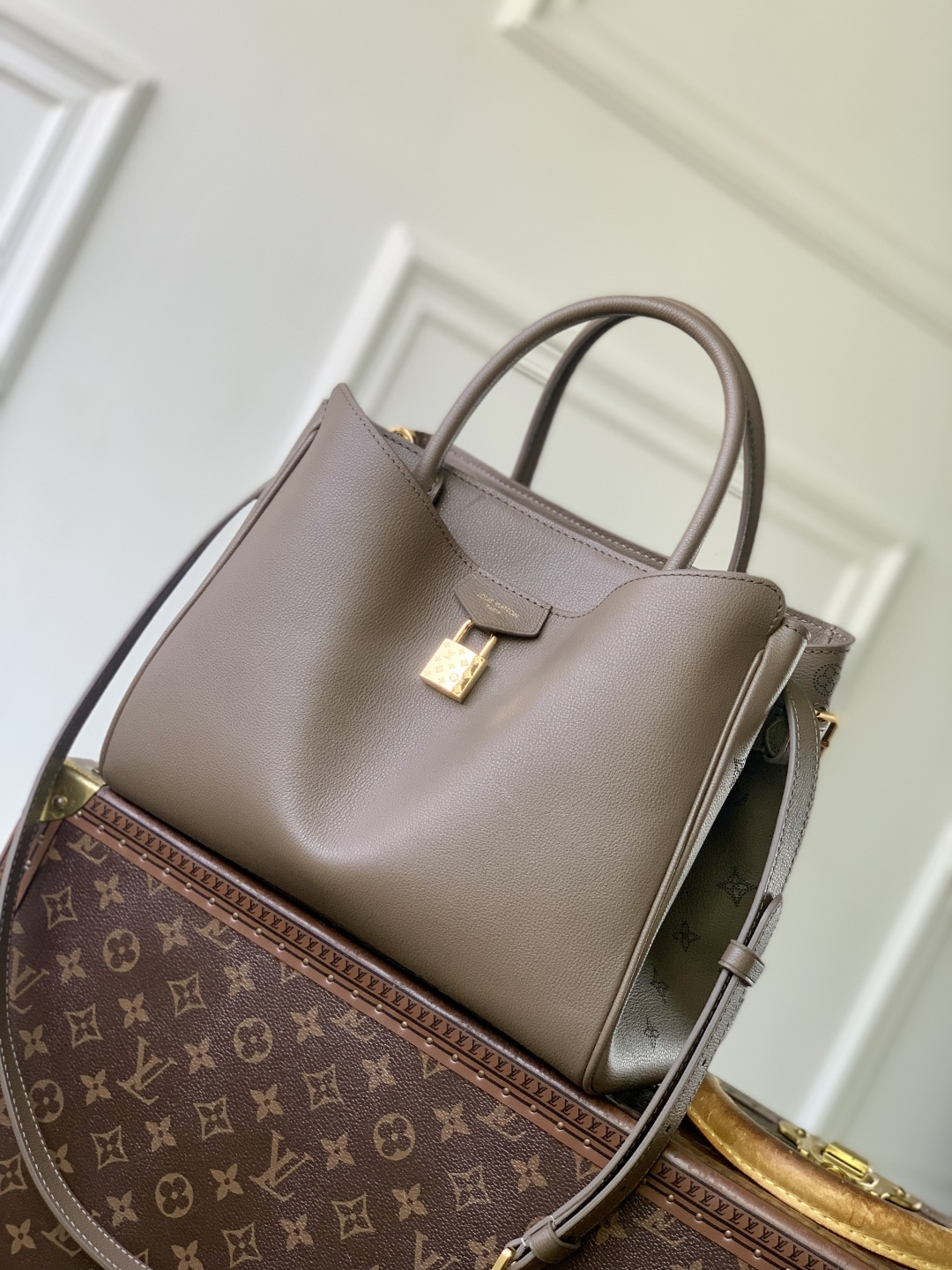 Bagsaaa L0vis Vvtt0n Vendôme PM bag in taupe calfskin leather - 28.5cm