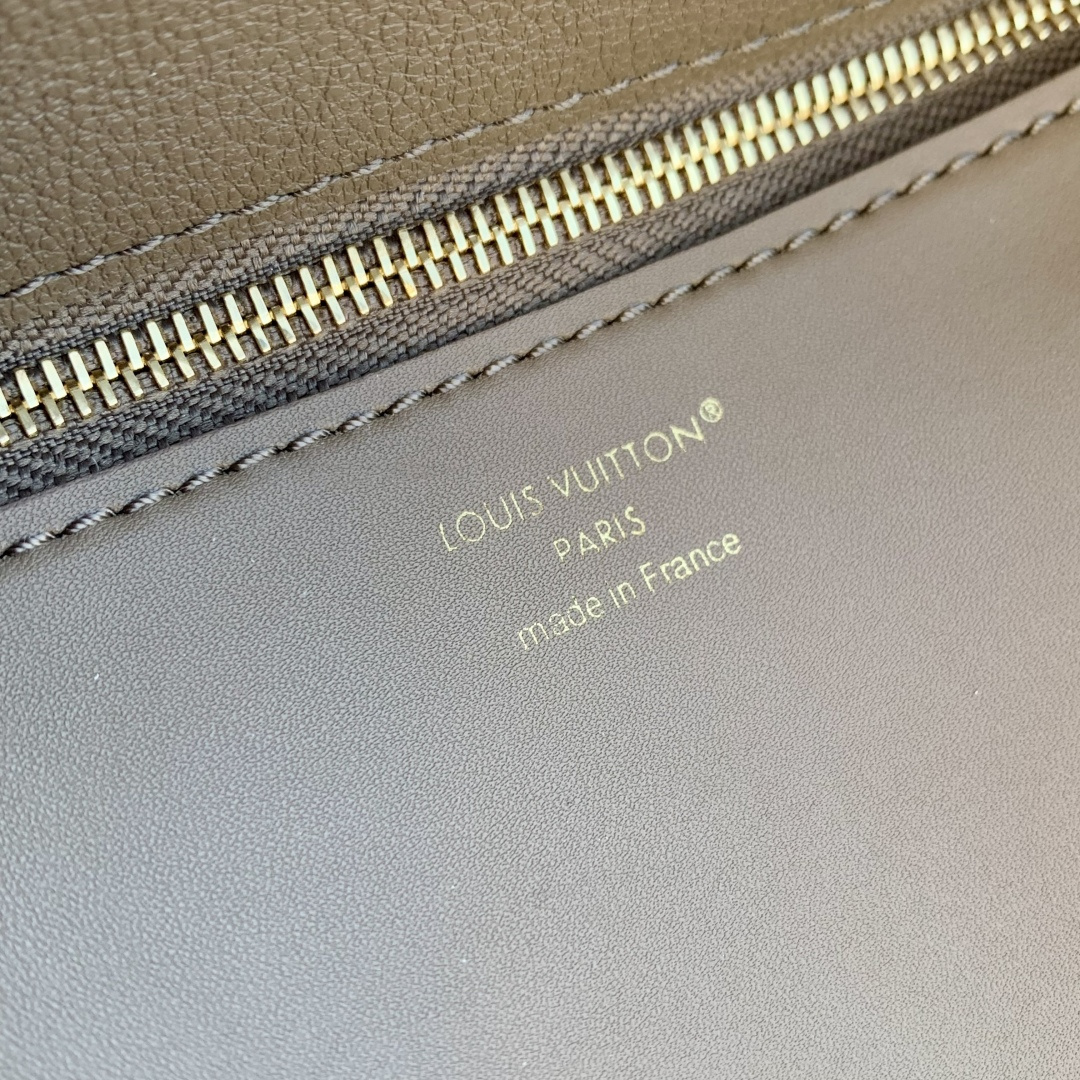Bagsaaa L0vis Vvtt0n Vendôme PM bag in taupe calfskin leather - 28.5cm