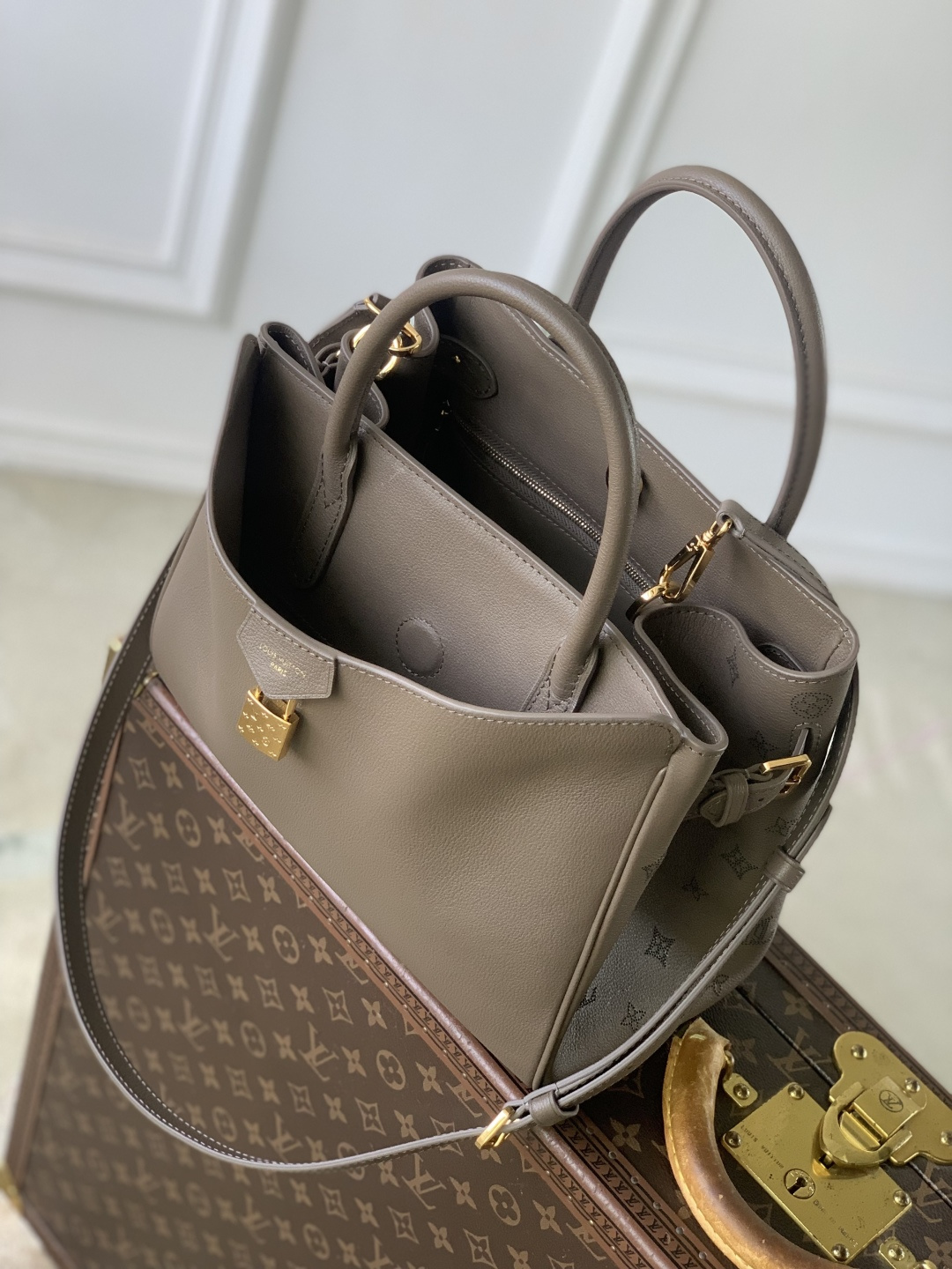 Bagsaaa L0vis Vvtt0n Vendôme PM bag in taupe calfskin leather - 28.5cm