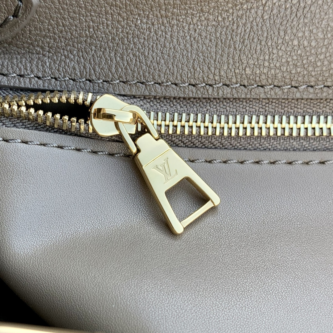 Bagsaaa L0vis Vvtt0n Vendôme PM bag in taupe calfskin leather - 28.5cm