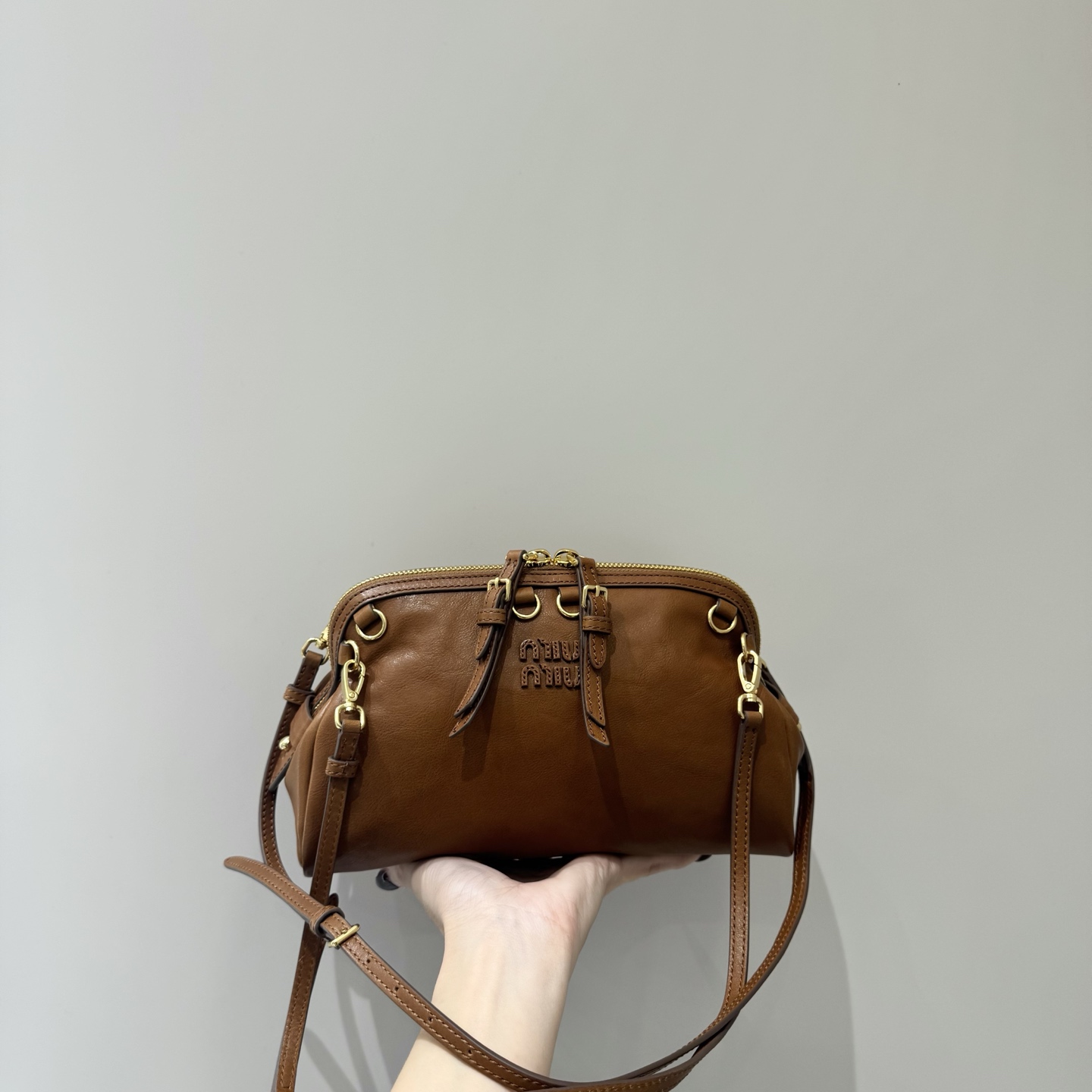 Bagsaaa Miu Miu Aventure nappa leather bag in oak brown - 24cm