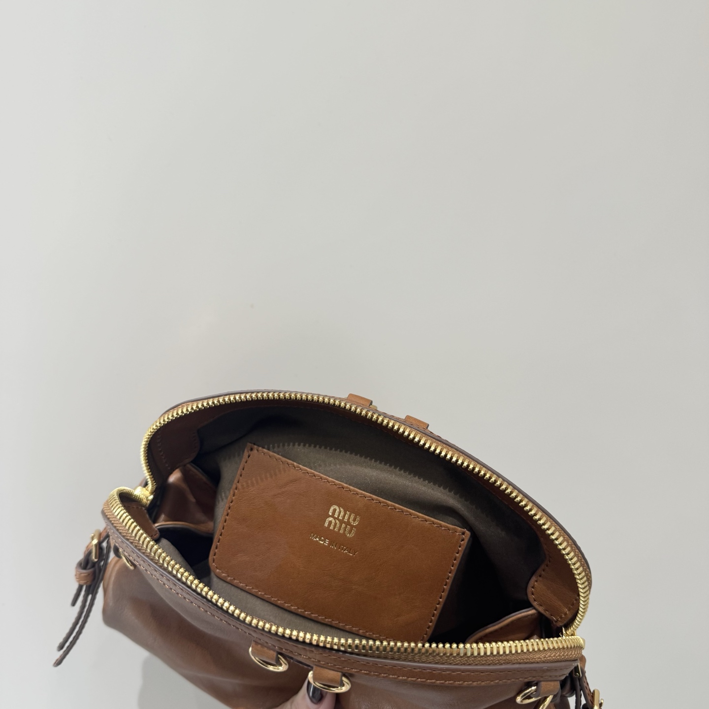 Bagsaaa Miu Miu Aventure nappa leather bag in oak brown - 24cm