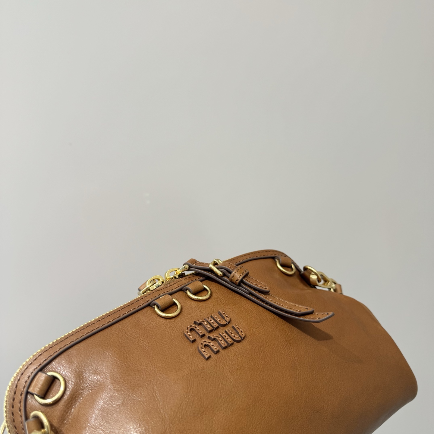 Bagsaaa Miu Miu Aventure nappa leather bag in oak brown - 24cm