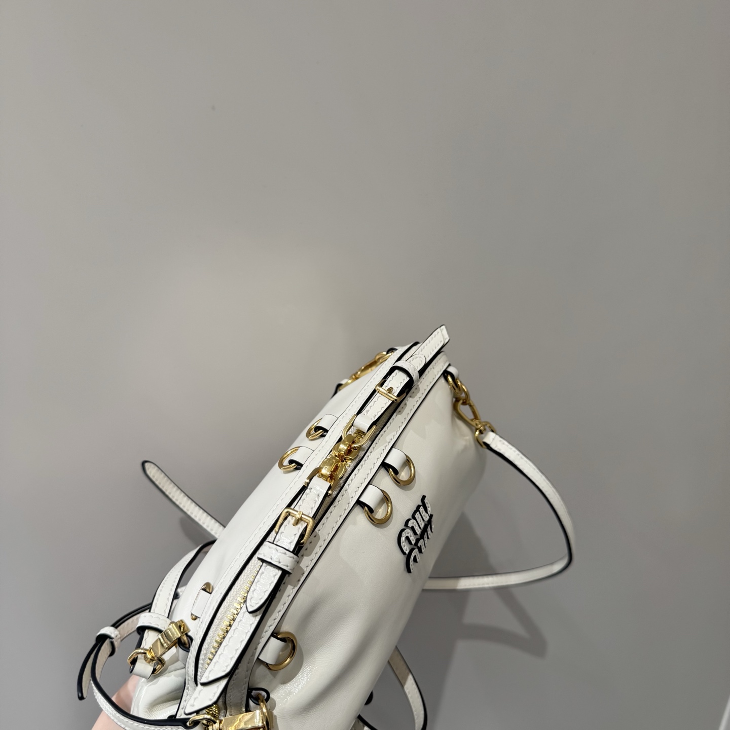 Bagsaaa Miu Miu Aventure nappa leather bag in white - 24cm