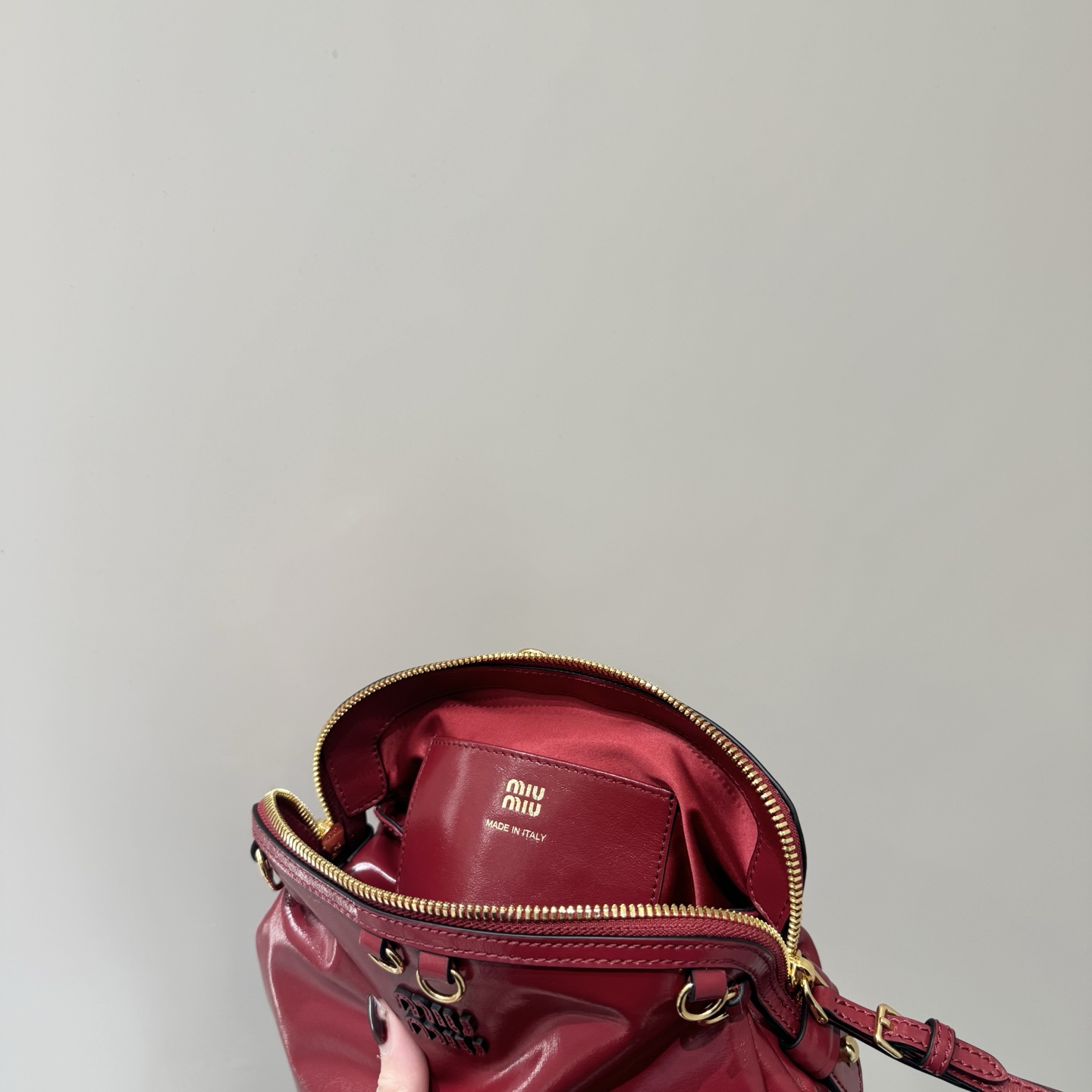 Bagsaaa Miu Miu Aventure nappa leather bag in red - 24cm