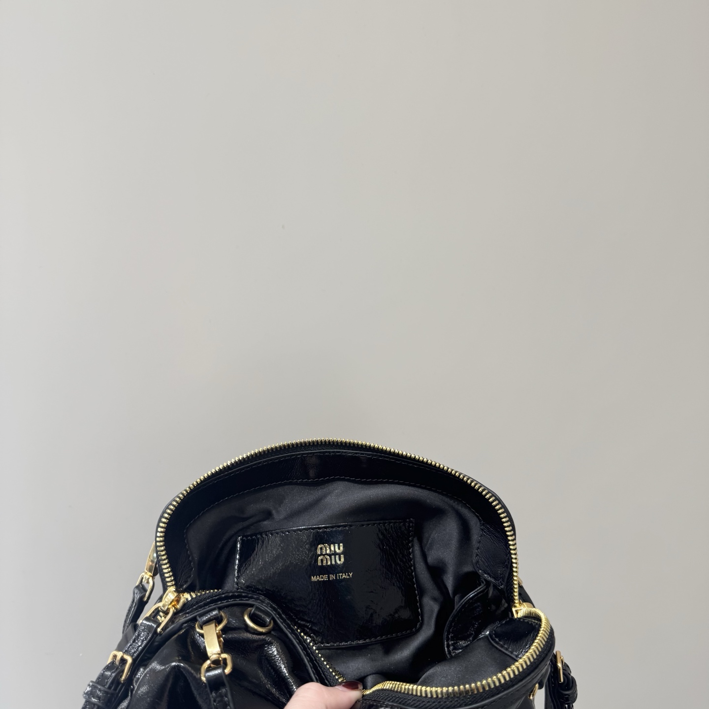 Bagsaaa Miu Miu Aventure nappa leather bag in black - 24cm