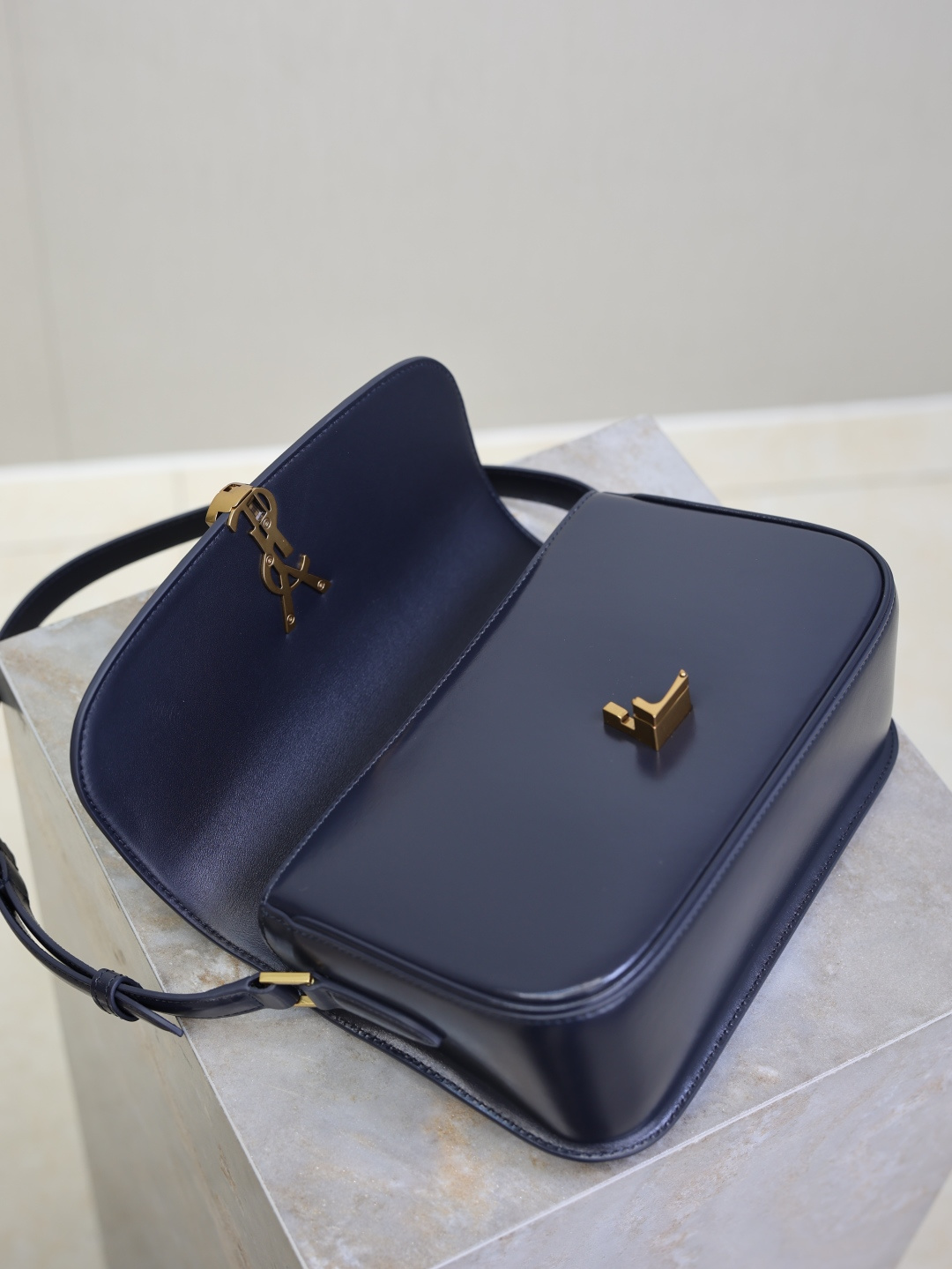 Bagsaaa Y51 Sa1nt Lau*nt Solferino medium shoulder bag in navy blue - 24cm