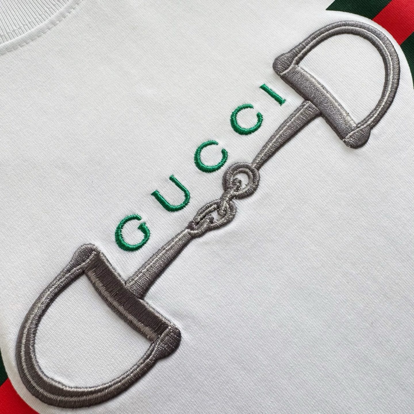 Bagsaaa Gvc*1 cotton jersey T-shirt with a green and red Web stripe