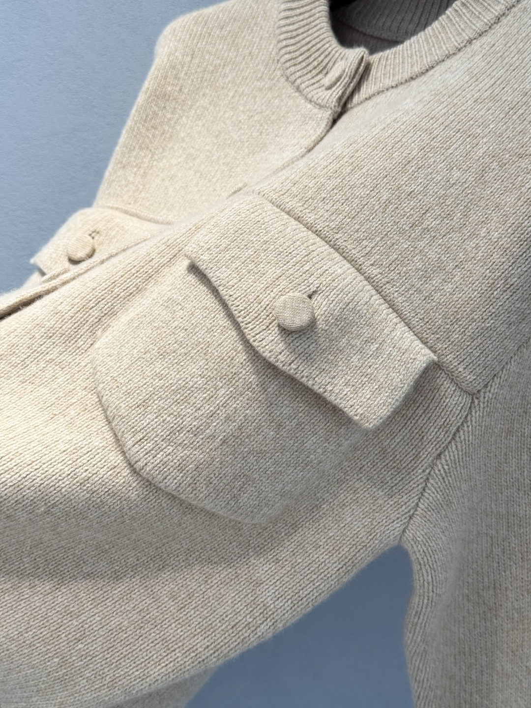 Bagsaaa F**di beige wool cardigan with pockets