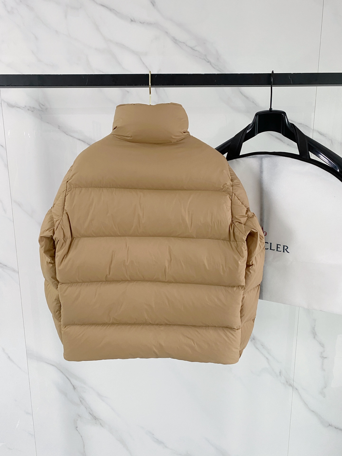 Bagsaaa Moncler Selle 2-in-1 cropped down jacket in camel beige