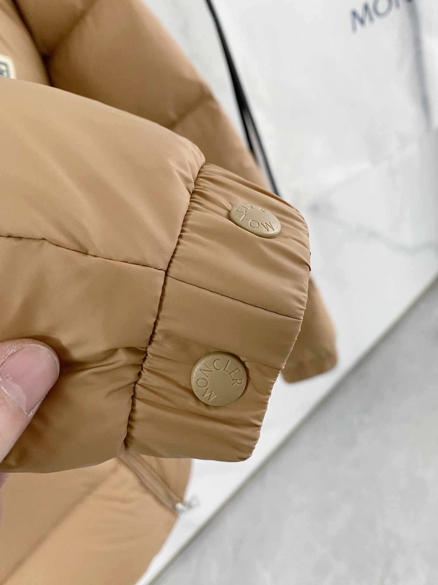 Bagsaaa Moncler Selle 2-in-1 cropped down jacket in camel beige