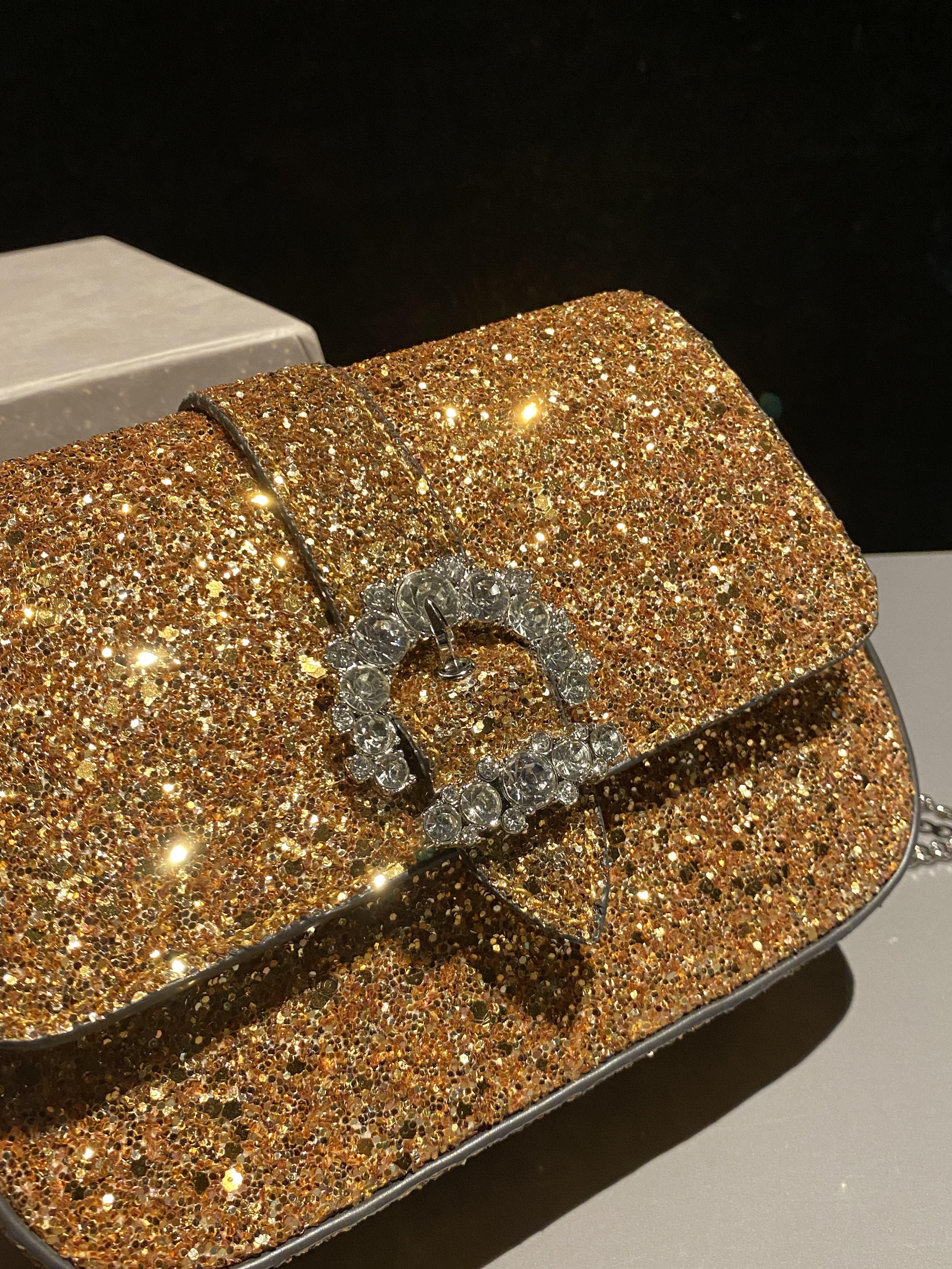 Bagsaaa J1m*y Ch00 Cheri glitter crossbody bag with gold crystal-embellished - 18cm