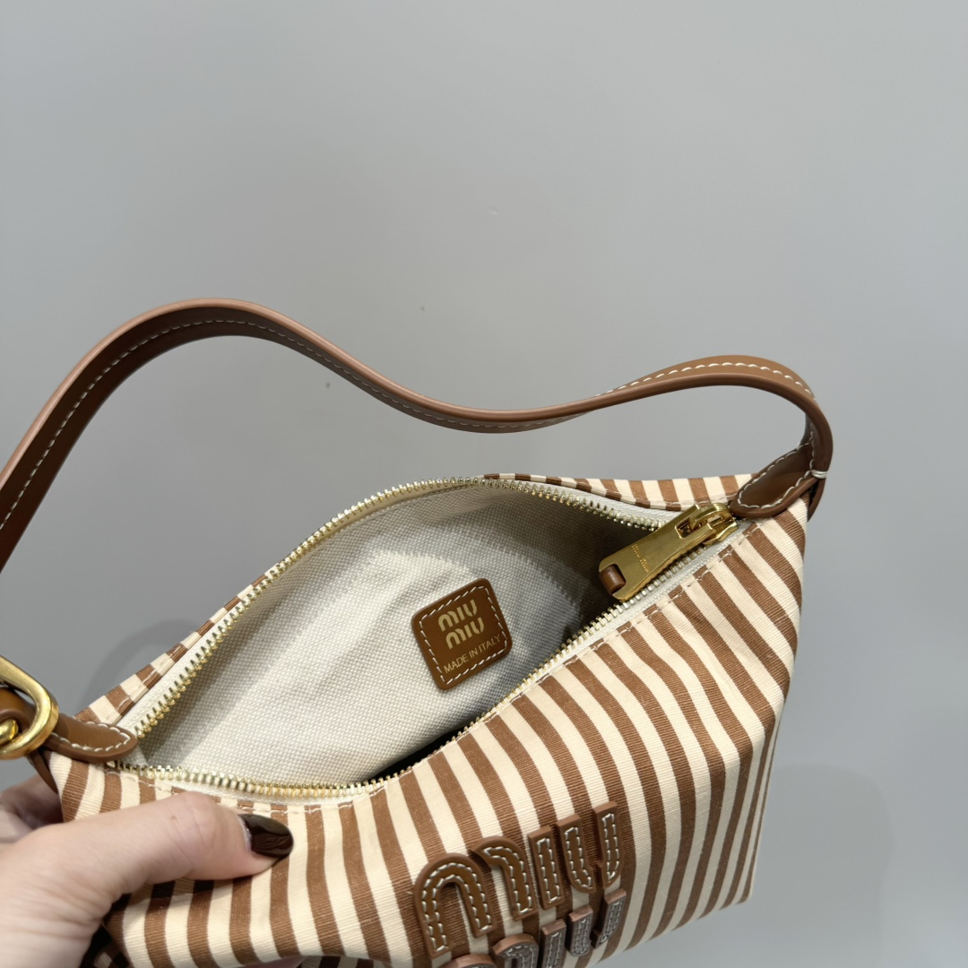 Bagsaaa Miu Miu Jacquard fabric pouch with logo 5NE841 caramel - 18.5cm
