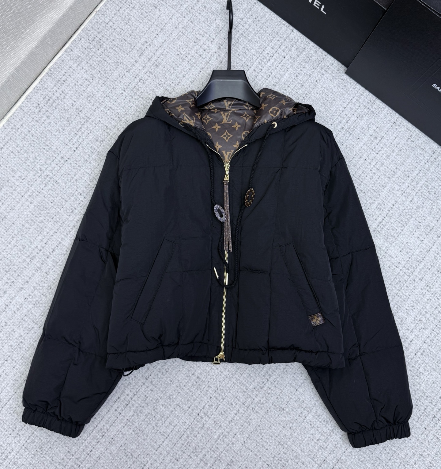 Bagsaaa L0vis Vvtt0n Short Hooded Parka in black