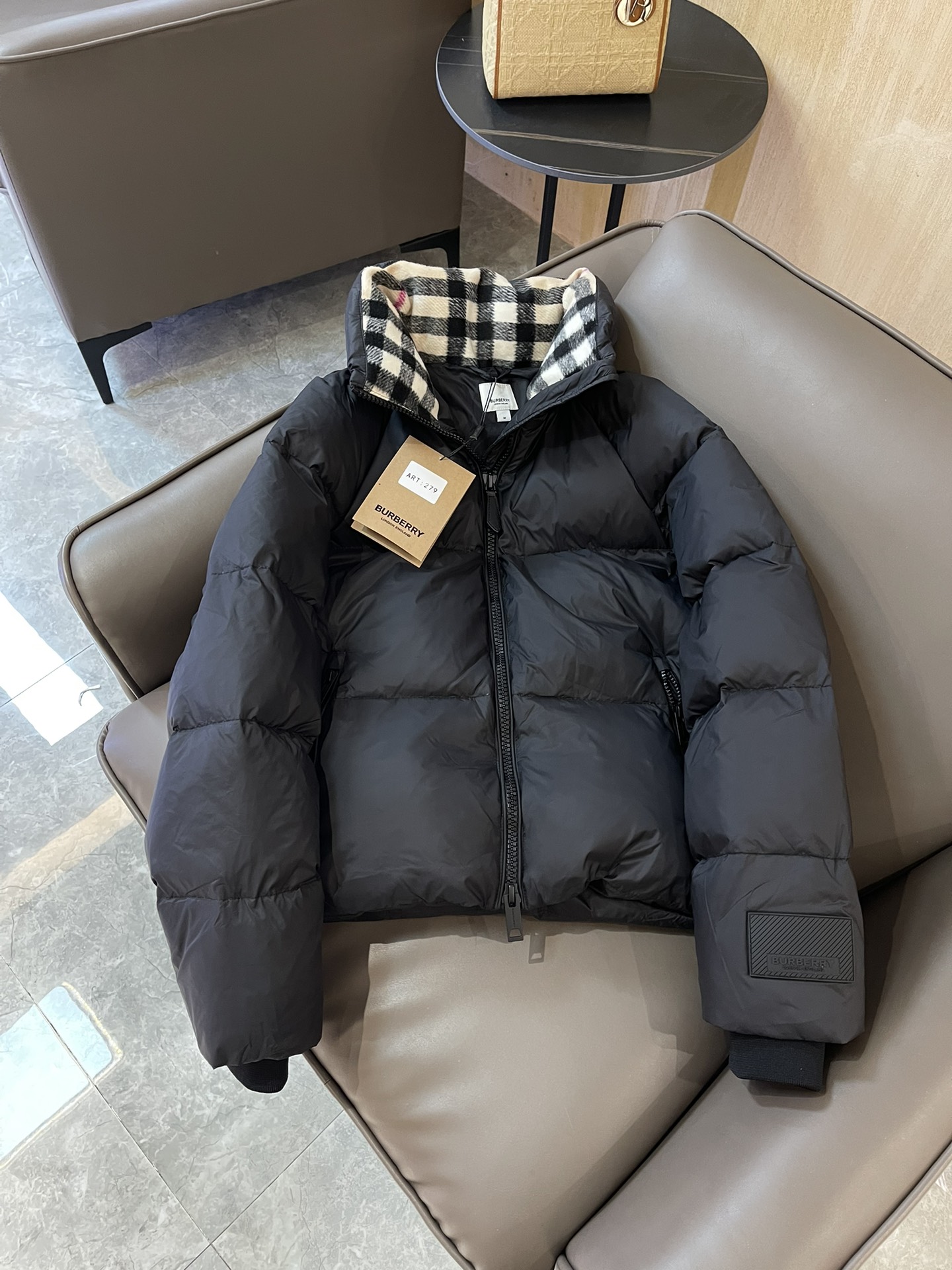 Bagsaaa Bv*b*rry Quilted Puffer Jacket with a black Vintage Check lining