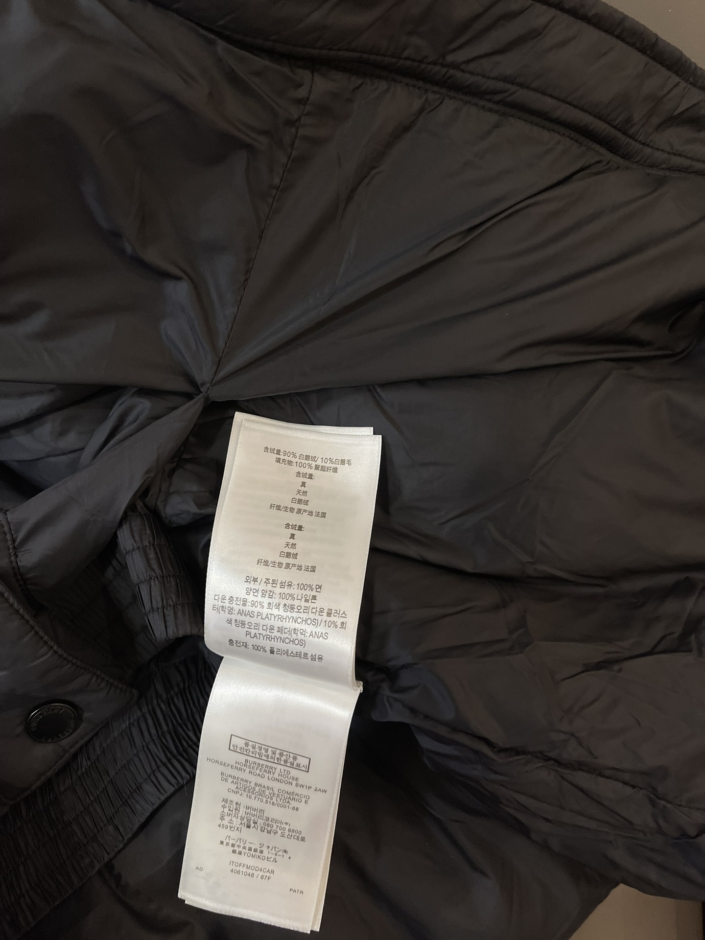 Bagsaaa Bv*b*rry Quilted Puffer Jacket with a black Vintage Check lining
