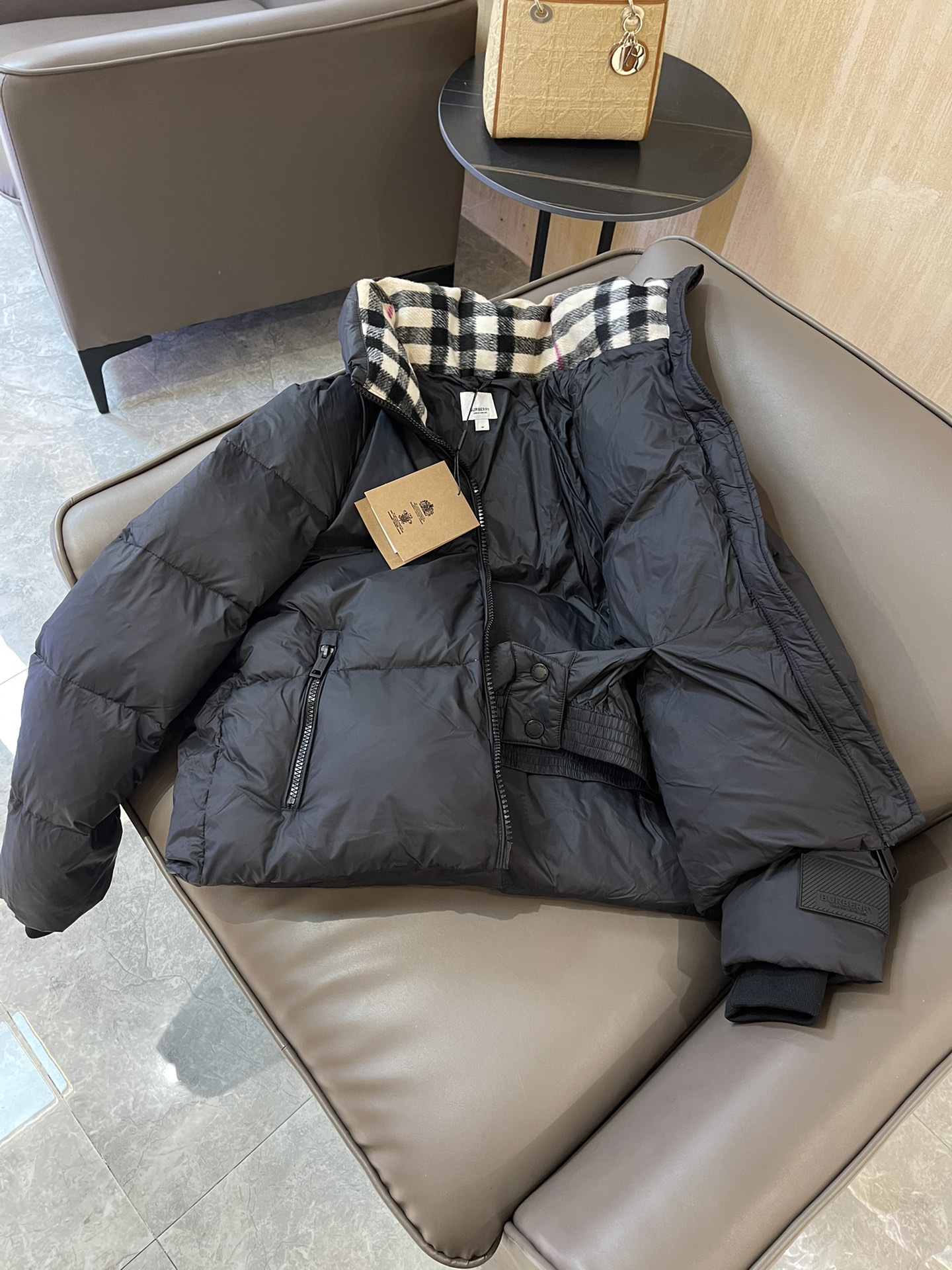Bagsaaa Bv*b*rry Quilted Puffer Jacket with a black Vintage Check lining