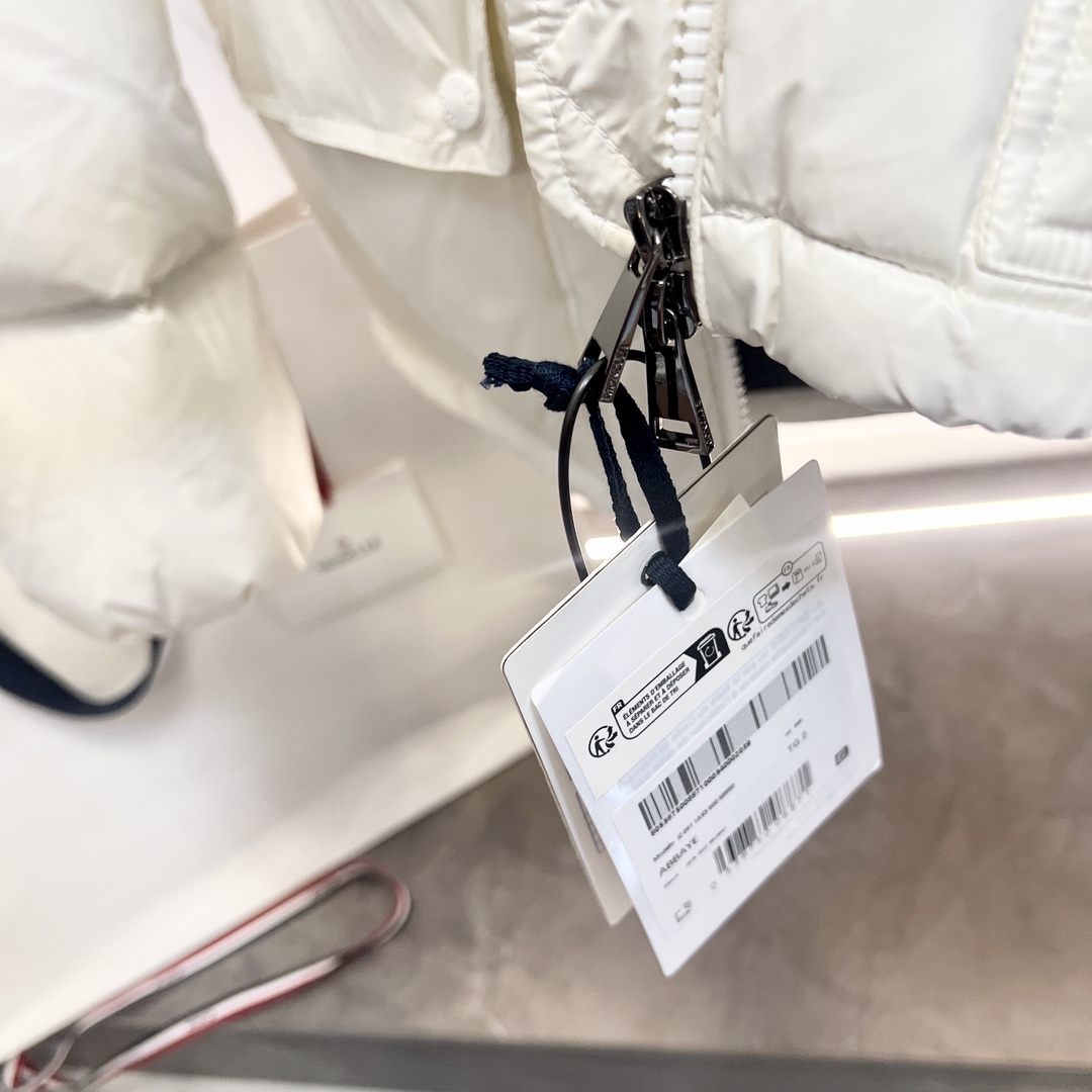 Bagsaaa white Moncler puffer jacket with black hood lining