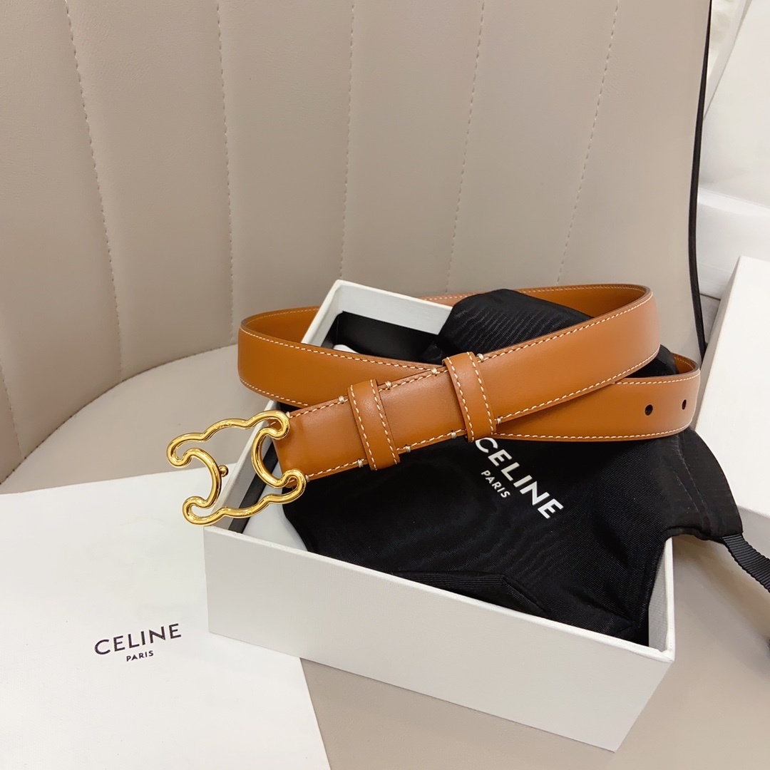 Bagsaaa Ce1i*e Triomphe belt in brown taurillon leather with gold-finish hardware