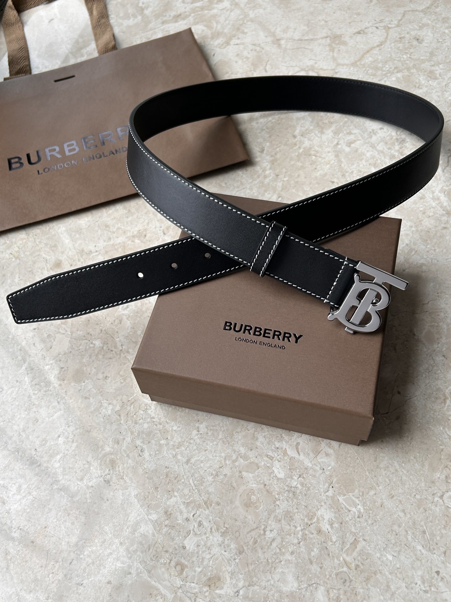 Bagsaaa black Bv*b*rry leather belt with a silver-tone buckle