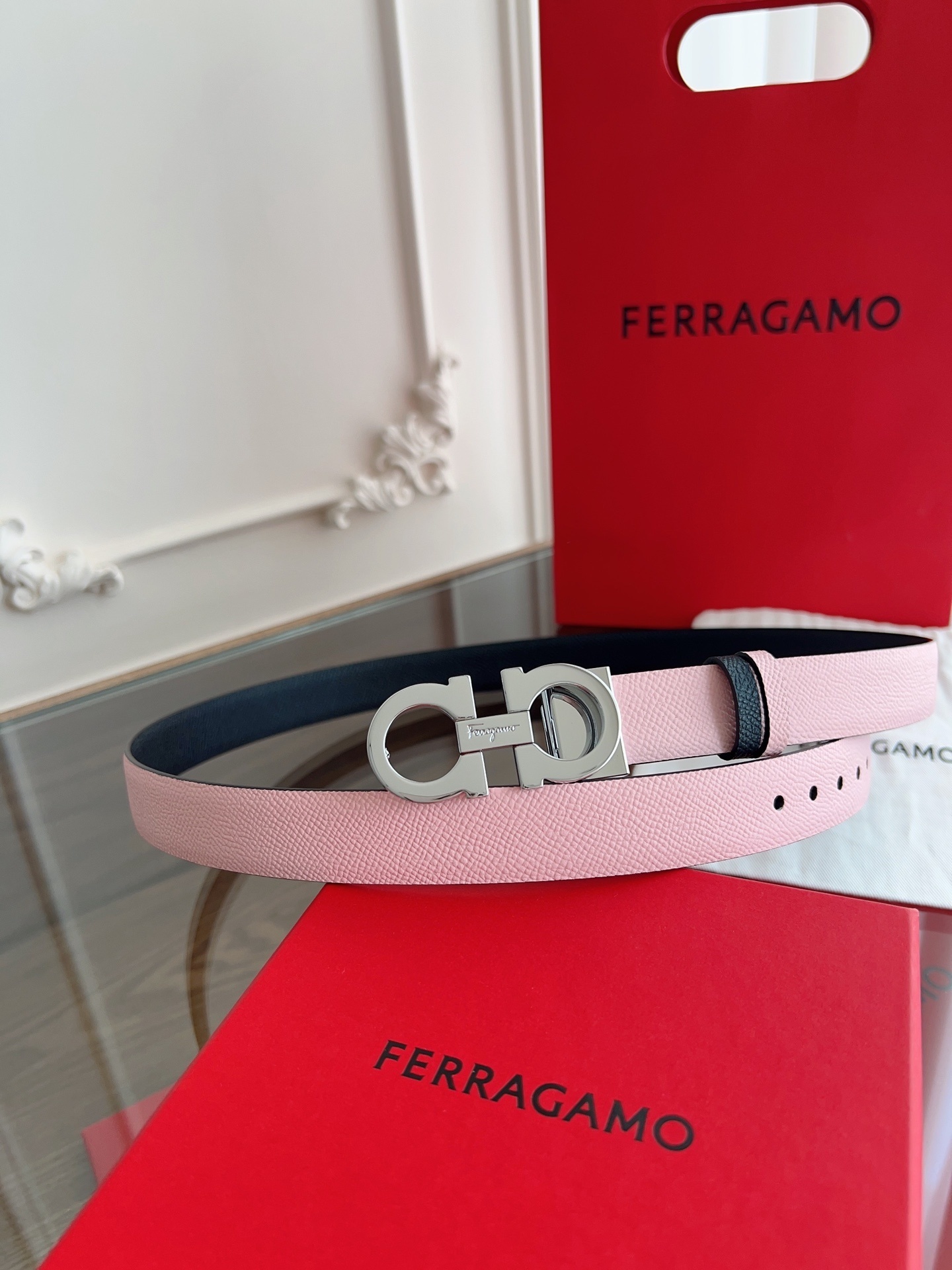 Bagsaaa Ferragamo reversible and adjustable Gancini belt in ballet pink
