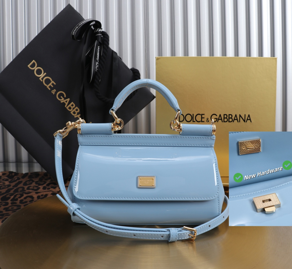 Bagsaaa Dolce & Gabbana small Sicily handbag in light blue patent-leather - 18cm