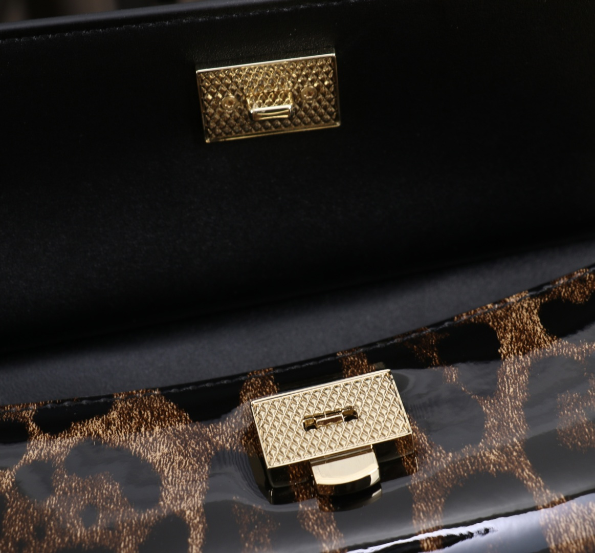 Bagsaaa Dolce & Gabbana x Kim Small Sicily top-handle bag in leopard-print - 18cm
