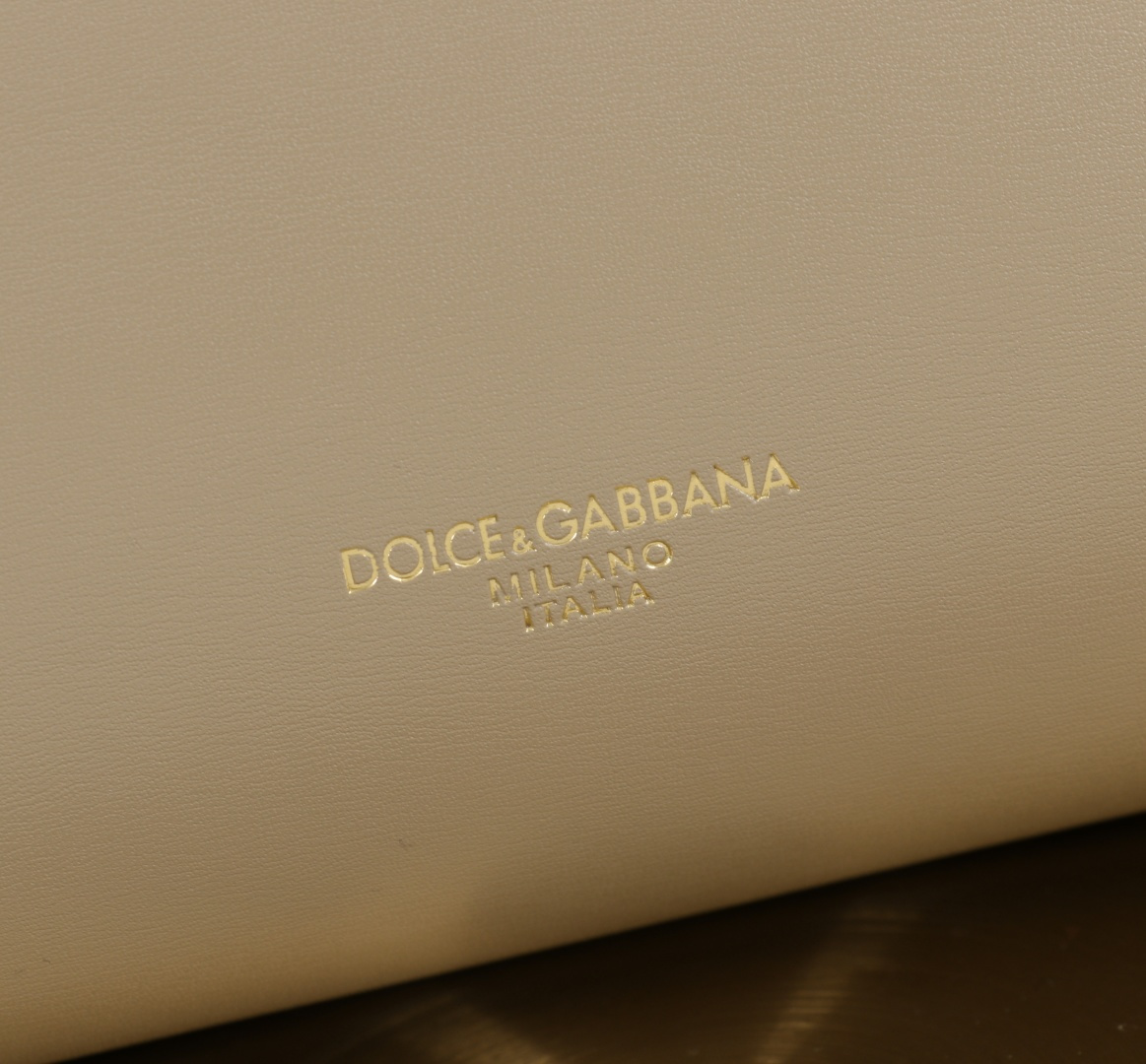 Bagsaaa Dolce & Gabbana Marlene top handle bag in taupe - 30cm