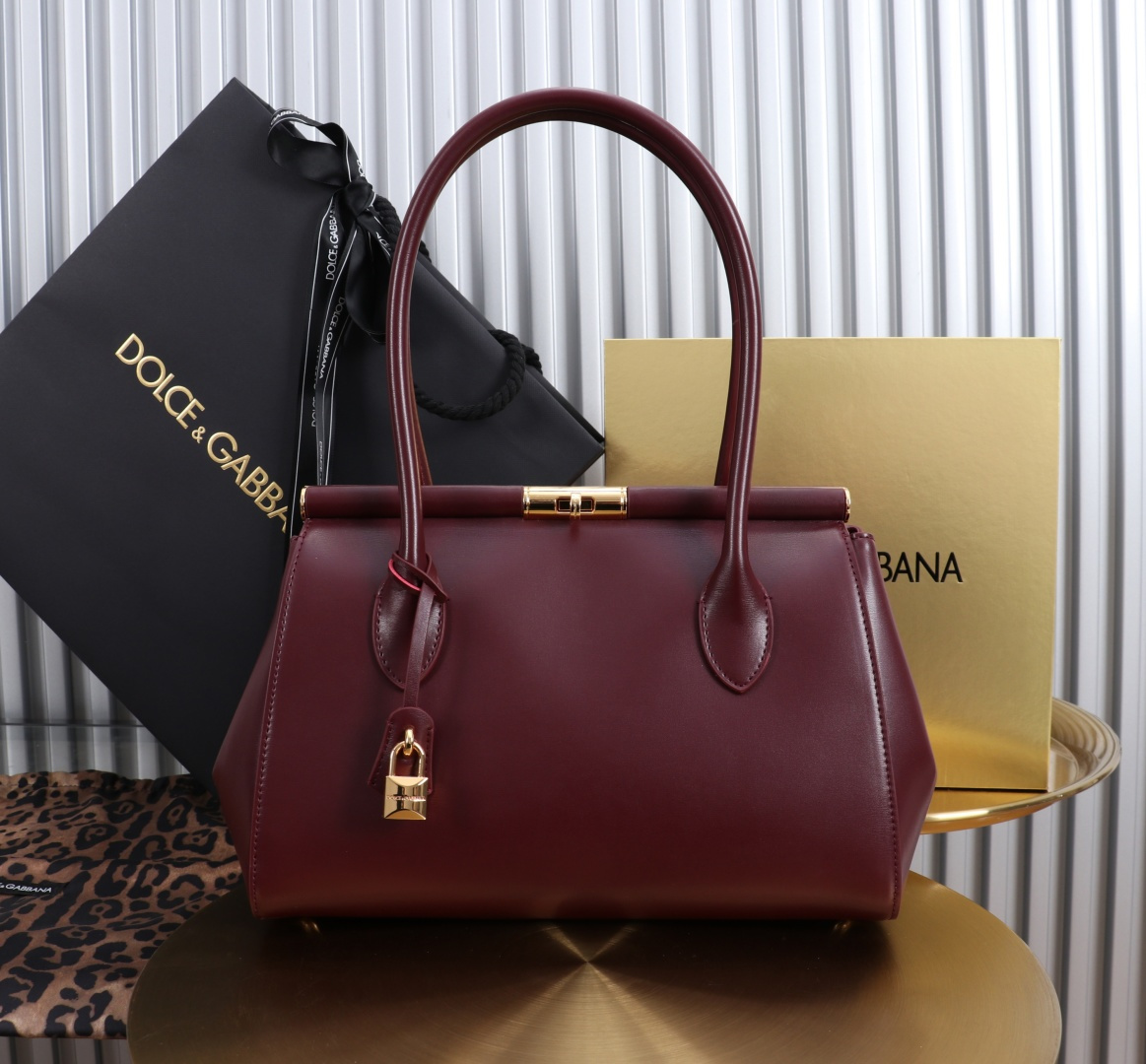 Bagsaaa Dolce & Gabbana Marlene top handle bag in burgundy - 30cm