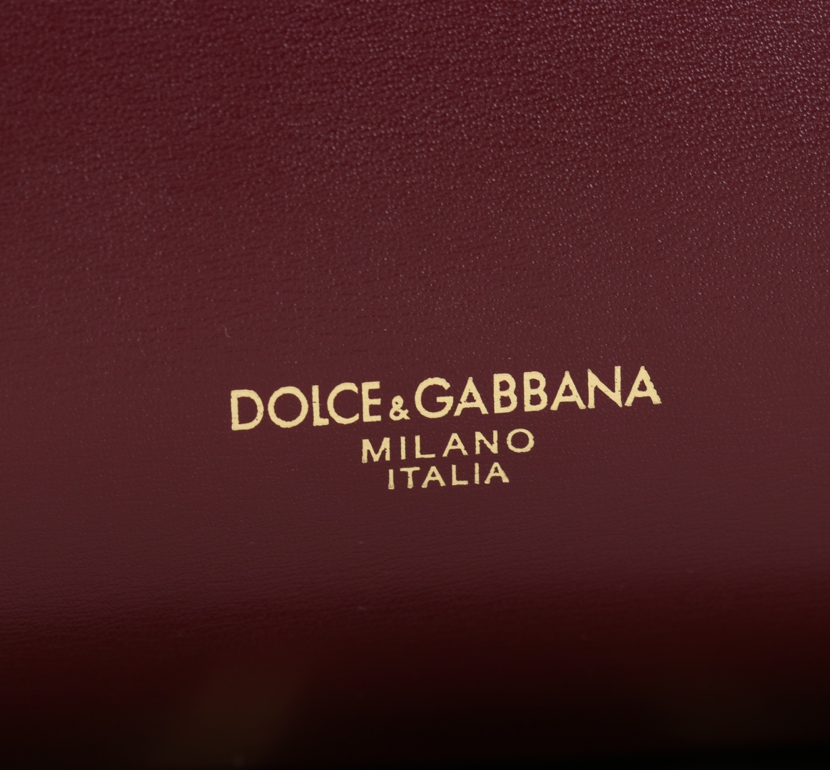 Bagsaaa Dolce & Gabbana Marlene top handle bag in burgundy - 30cm