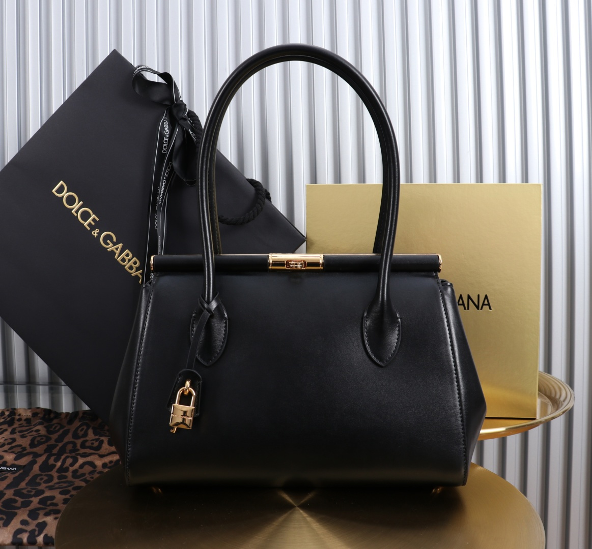 Bagsaaa Dolce & Gabbana Marlene top handle bag in black - 30cm