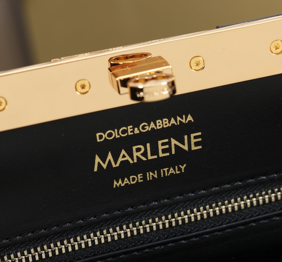 Bagsaaa Dolce & Gabbana Marlene top handle bag in black - 30cm