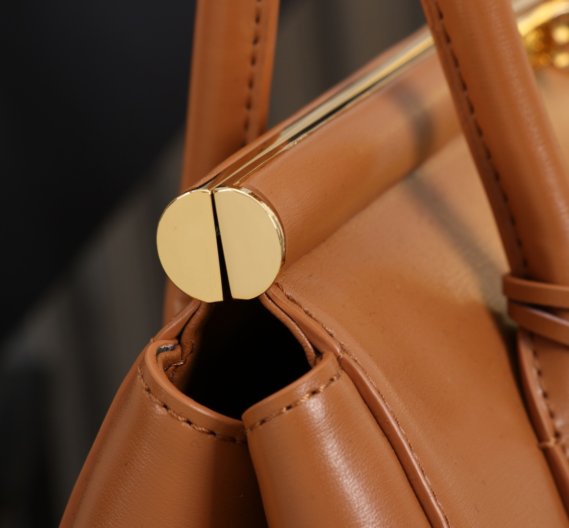 Bagsaaa Dolce & Gabbana Marlene top handle bag in brown - 30cm