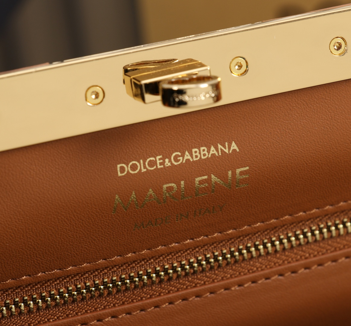 Bagsaaa Dolce & Gabbana Marlene top handle bag in brown - 30cm