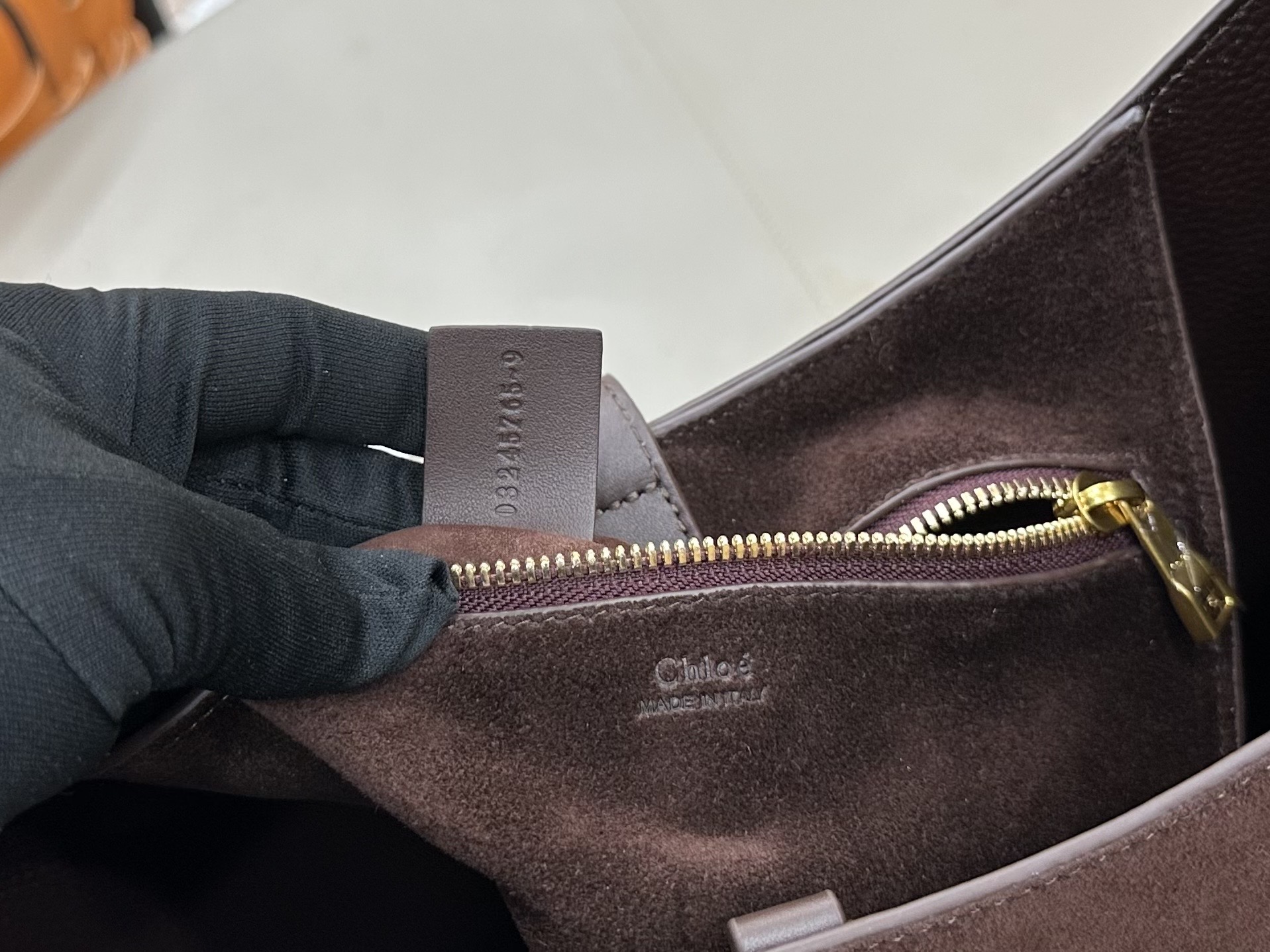 Bagsaaa Chloé small Marcie hobo bag in dark brown suede material - 29cm