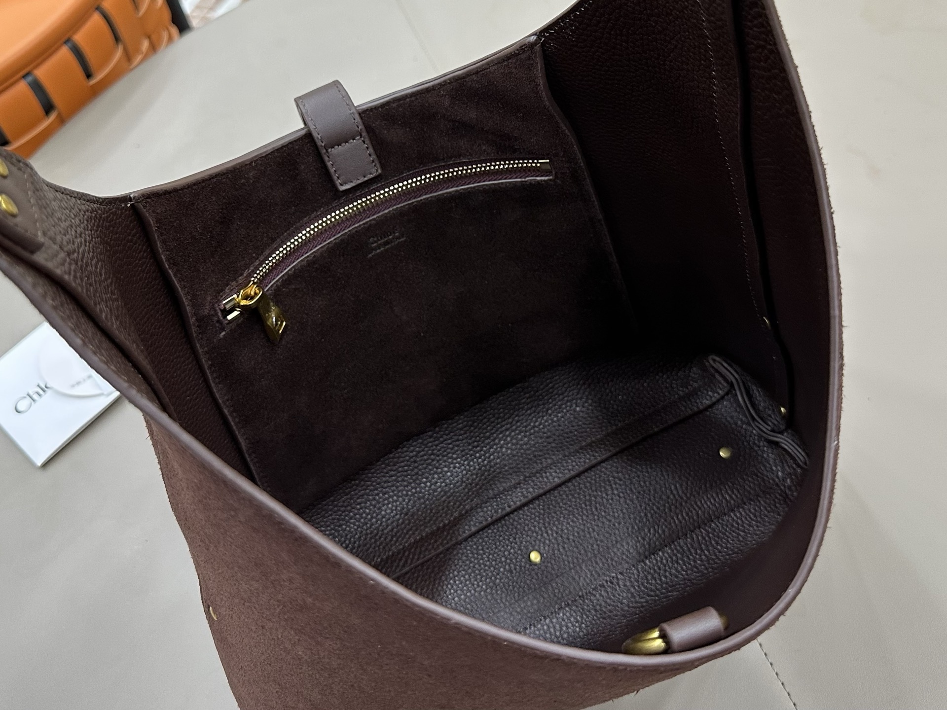 Bagsaaa Chloé small Marcie hobo bag in dark brown suede material - 29cm