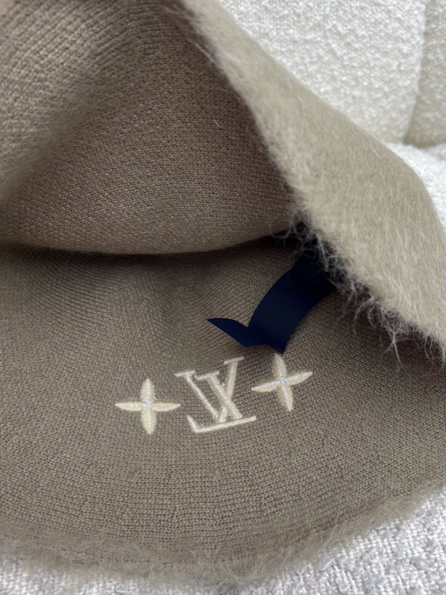 Bagsaaa L0vis Vvtt0n LV Fluffy Hat in beige