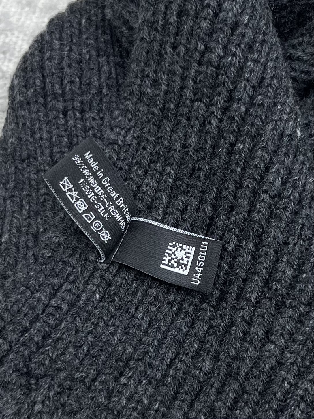 Bagsaaa dark gray Ch**el cashmere and wool blend scarf