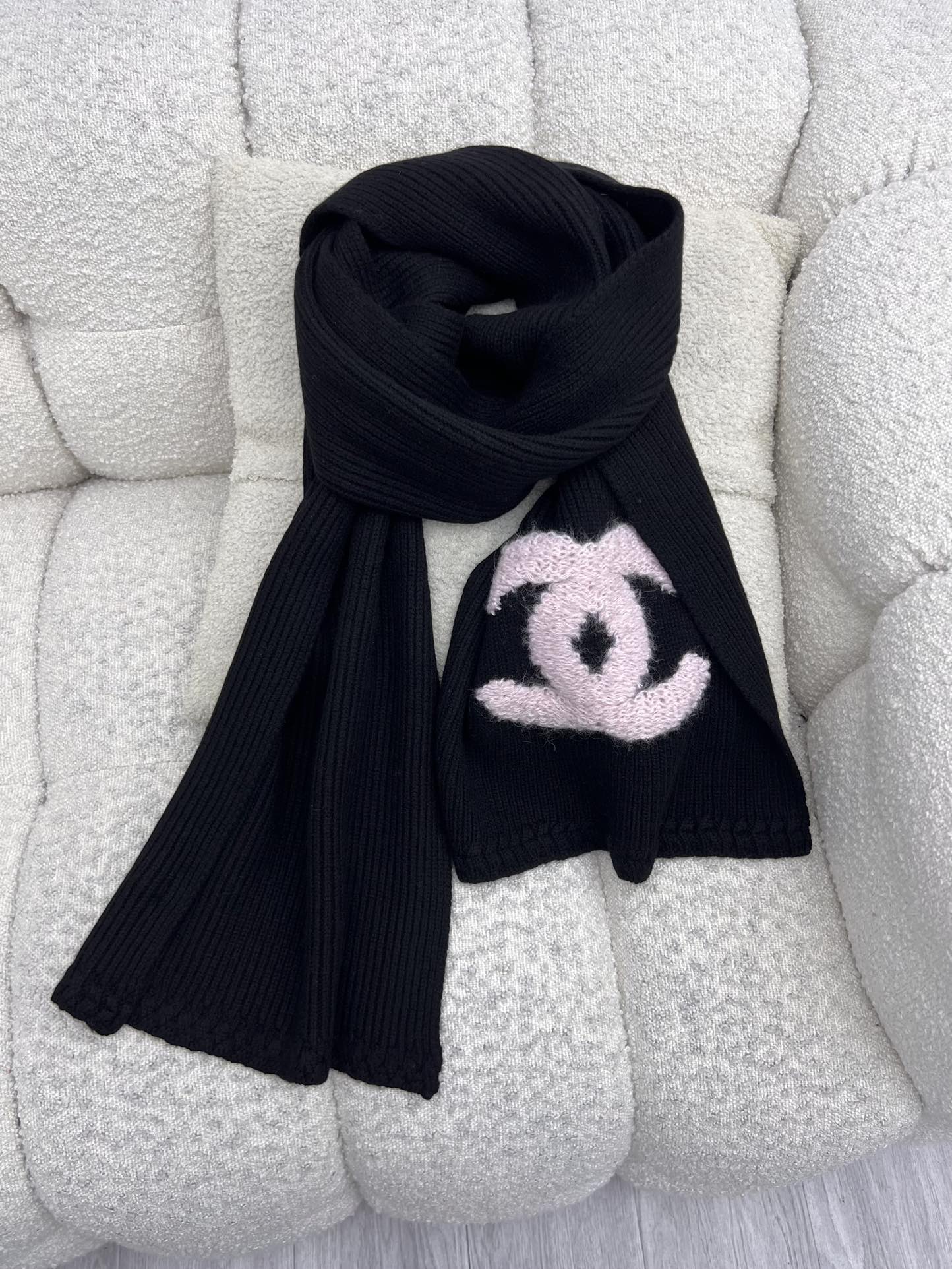 Bagsaaa black Ch**el cashmere and wool blend scarf 