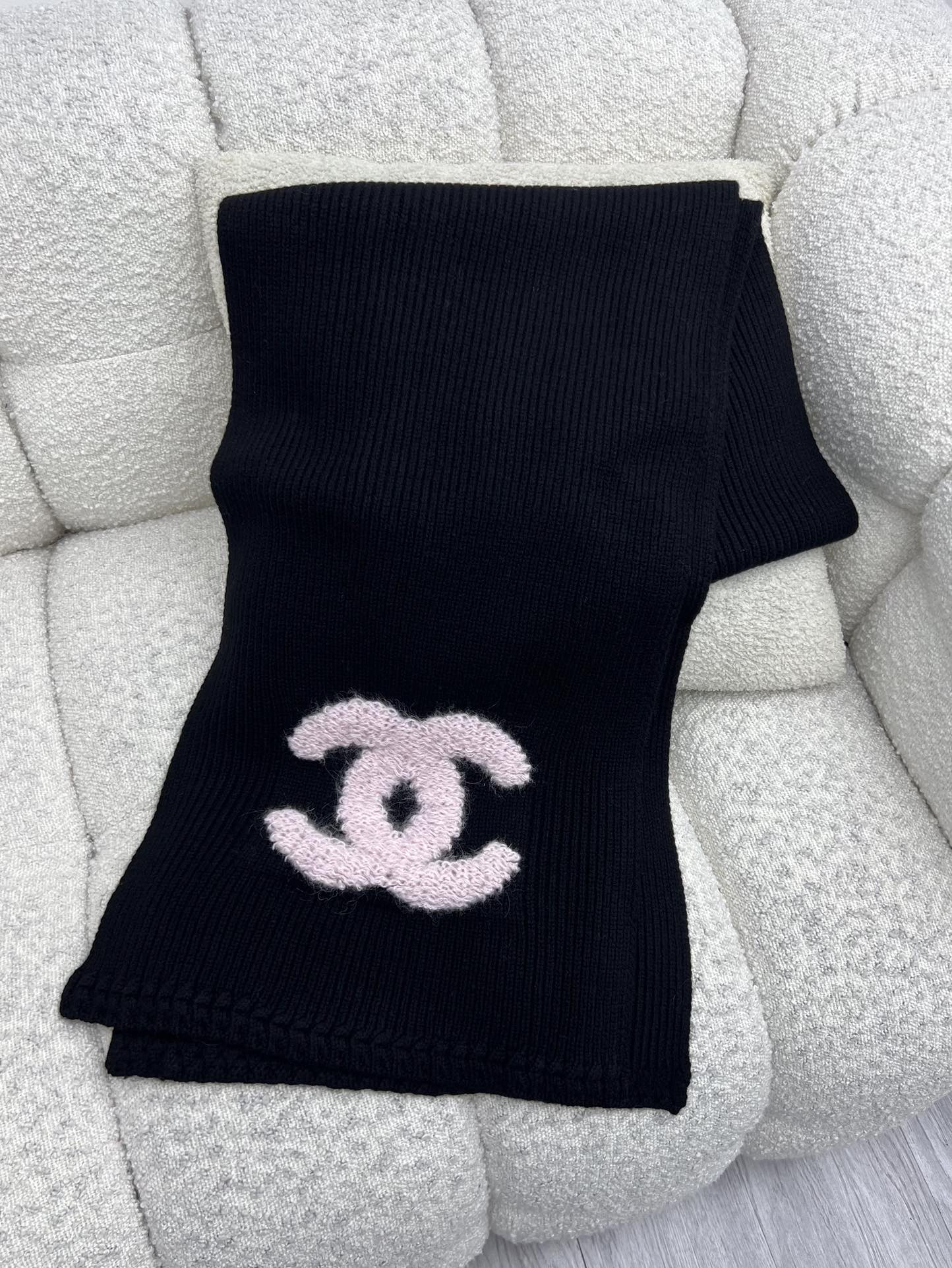 Bagsaaa black Ch**el cashmere and wool blend scarf