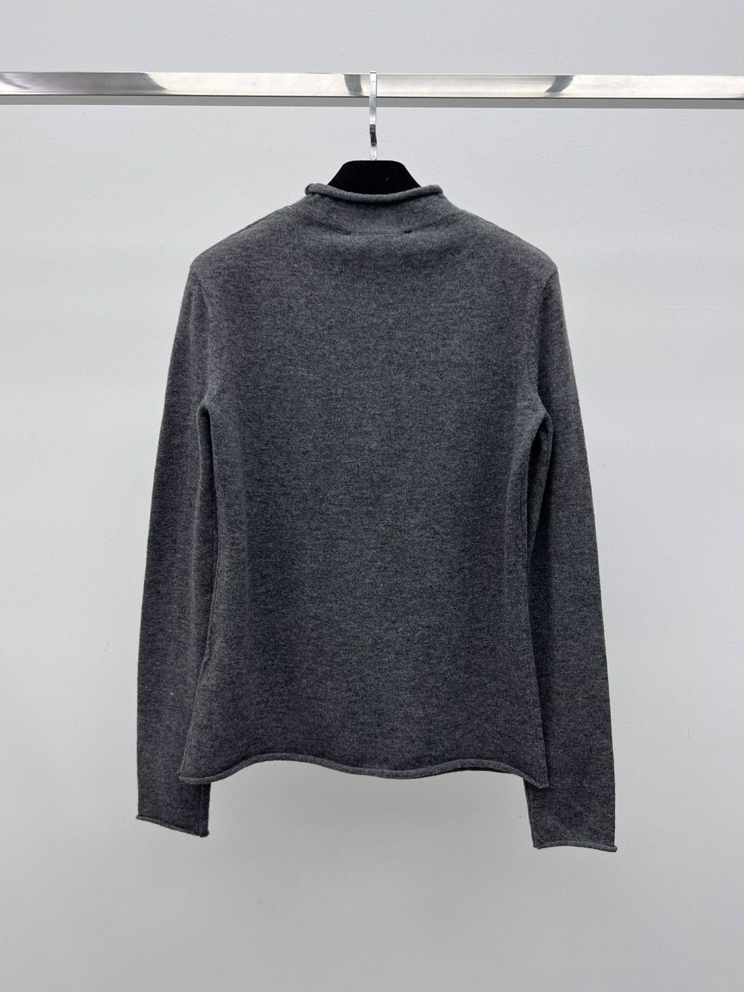 Bagsaaa L0vis Vvtt0n Brushed Signature Pullover in a grey wool