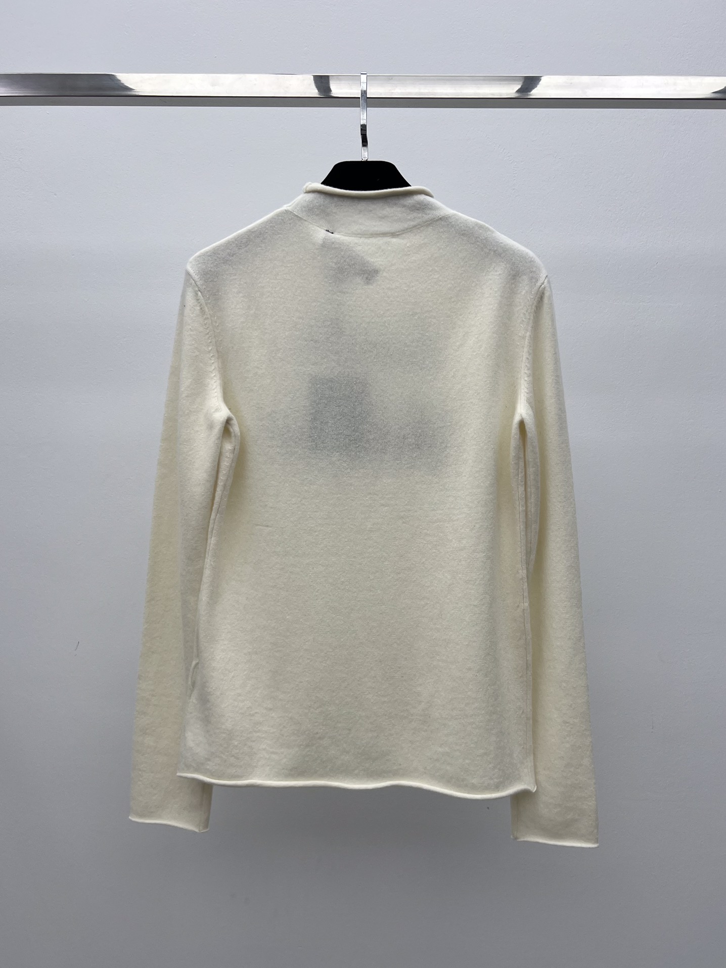 Bagsaaa L0vis Vvtt0n Brushed Signature Pullover in a white wool