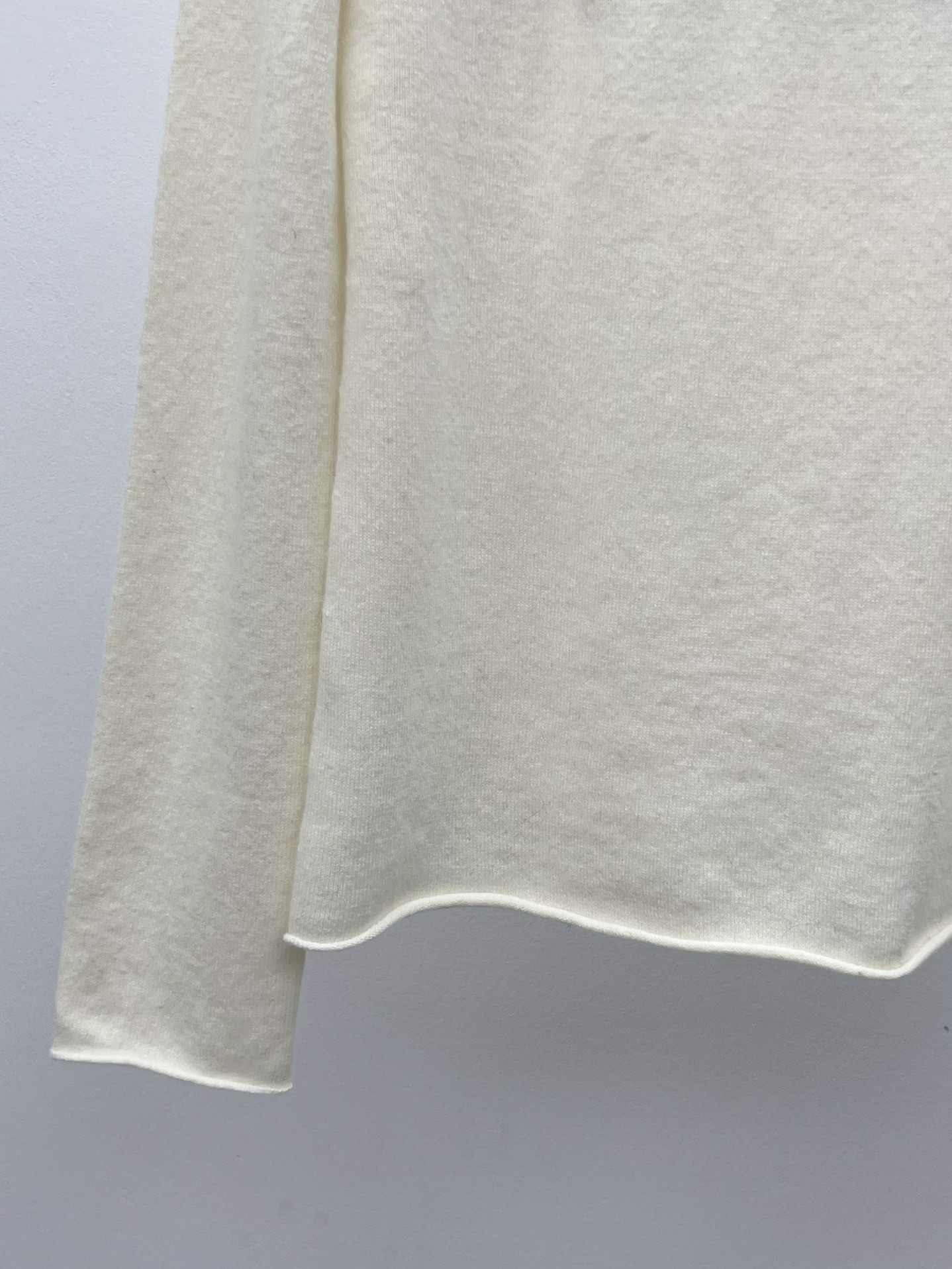 Bagsaaa L0vis Vvtt0n Brushed Signature Pullover in a white wool